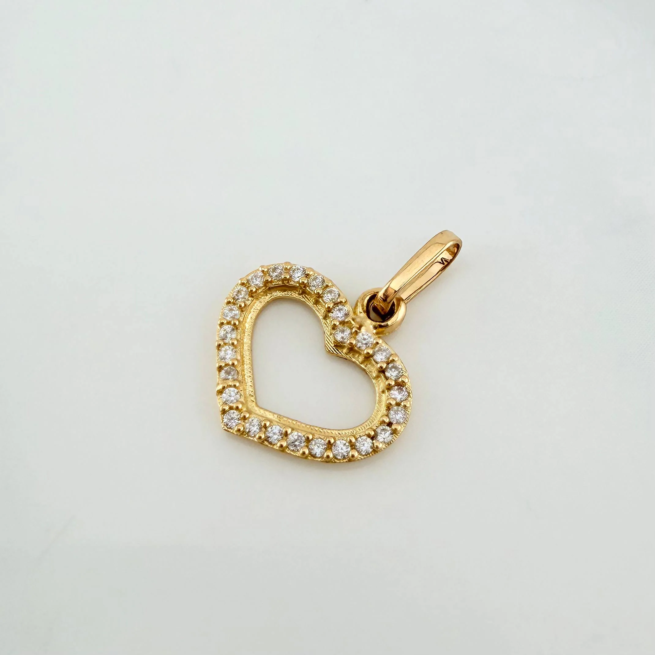 Dije Silueta Corazón 0.85 g / 1.7 cm Oro Amarillo 18K - Image 3