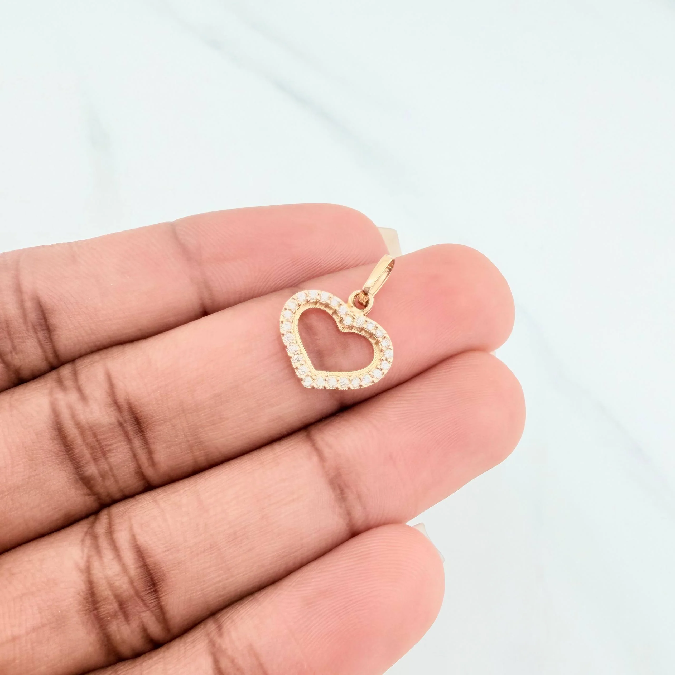Dije Silueta Corazón 0.85 g / 1.7 cm Oro Amarillo 18K - Image 4