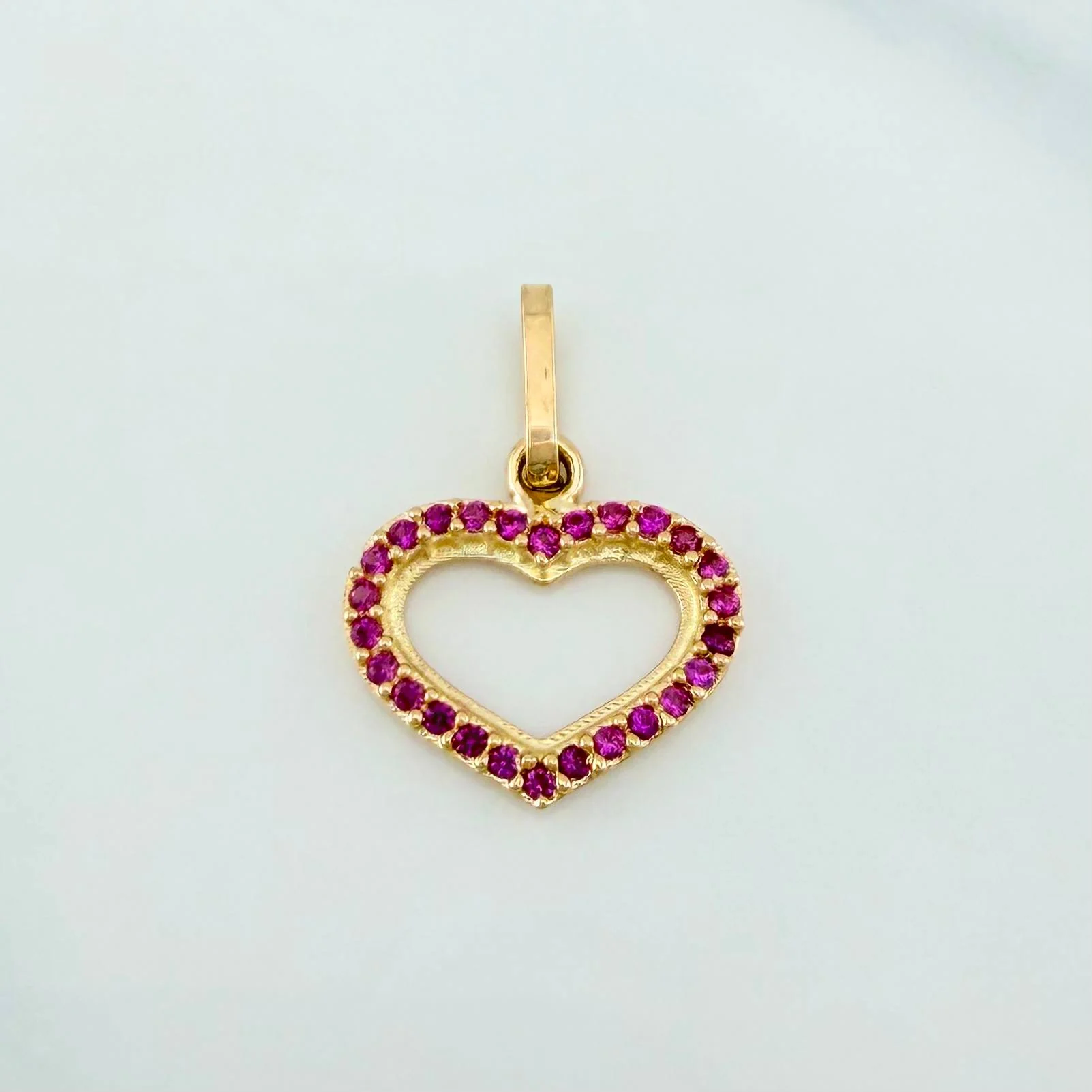 Dije Silueta Corazón 0.85 g / 1.8 cm Oro Amarillo 18K