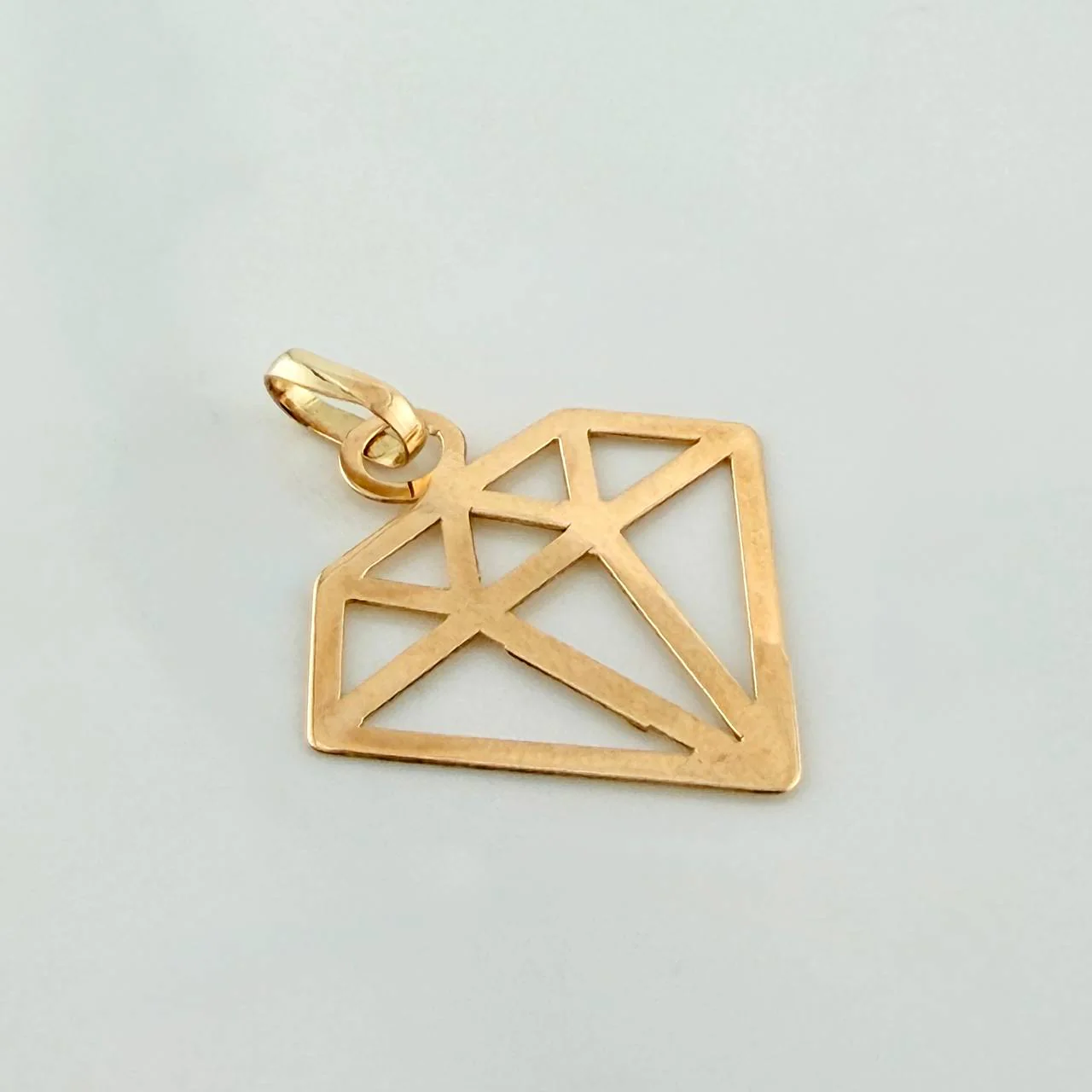 Dije Silueta Diamante 0.4gr / 2.2cm / Oro Amarillo 18K - Image 2
