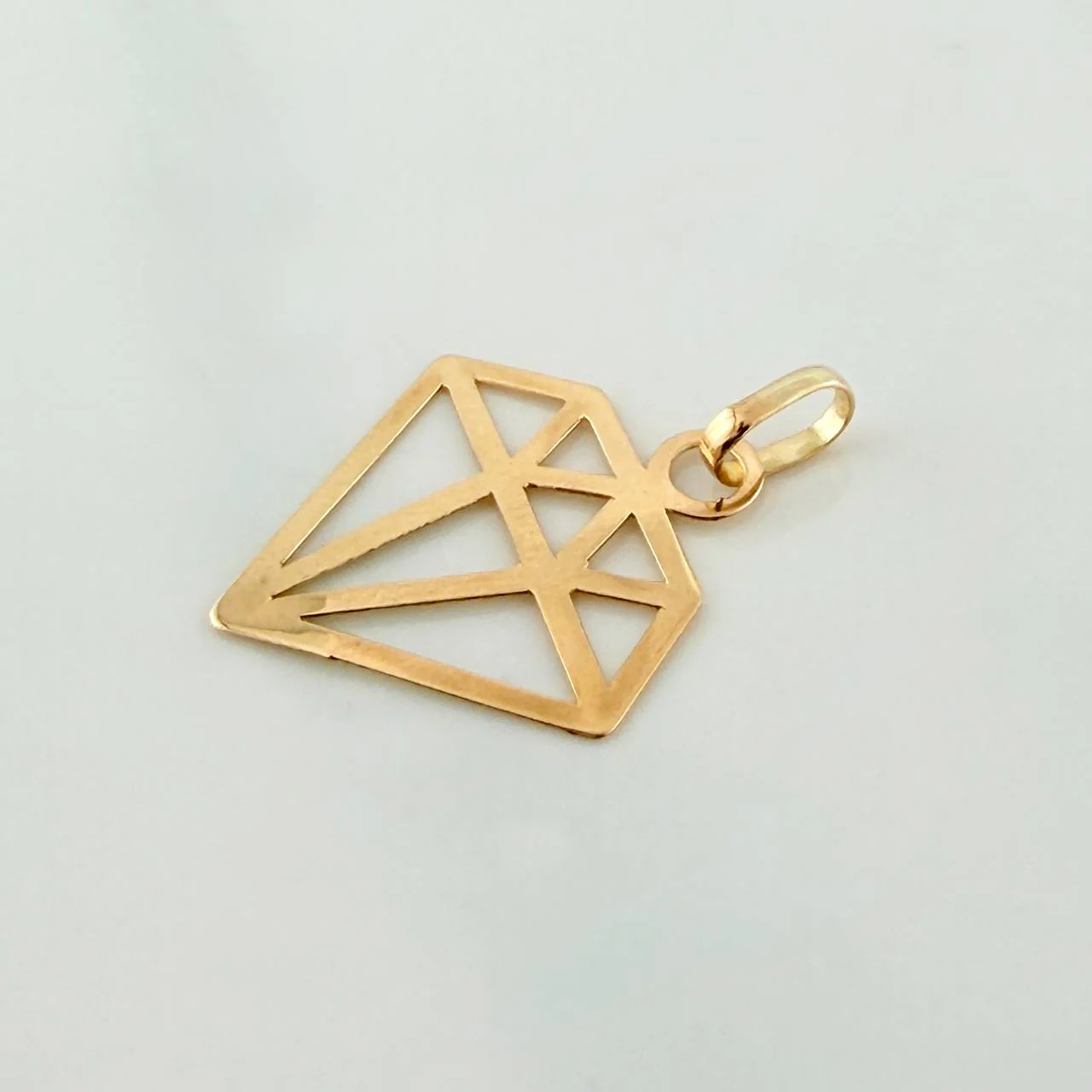 Dije Silueta Diamante 0.4gr / 2.2cm / Oro Amarillo 18K - Image 3