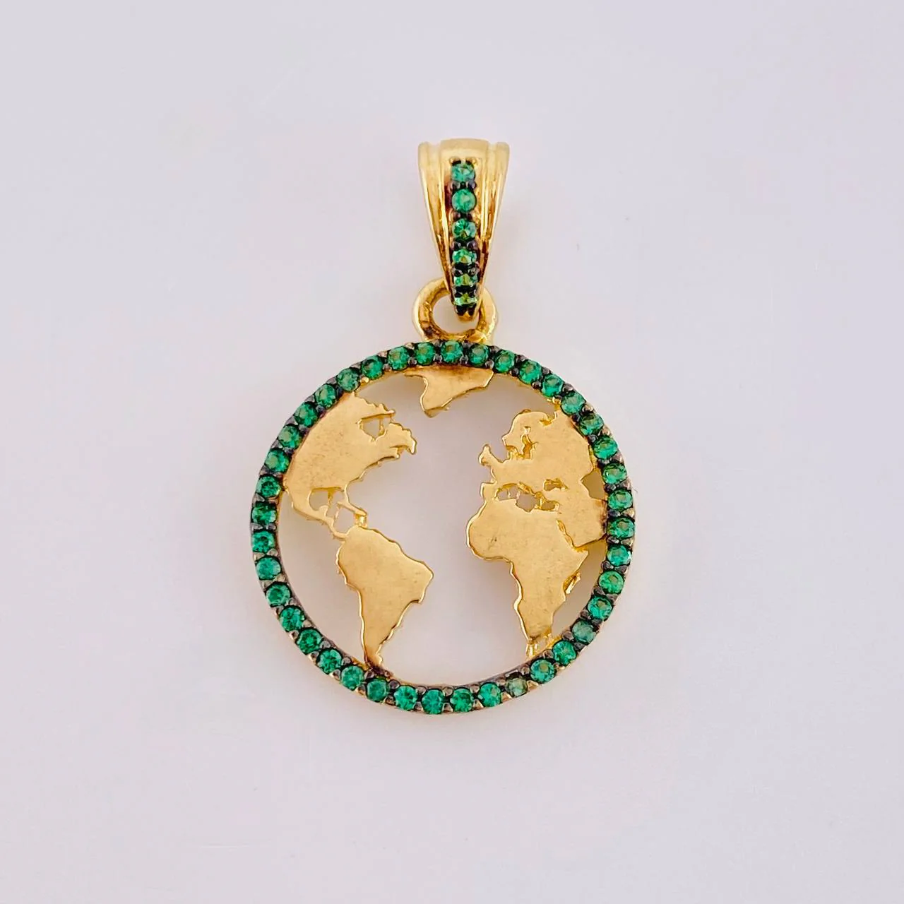 Dije Silueta Tierra 2 g / 2.5 cm Oro Amarillo 18K