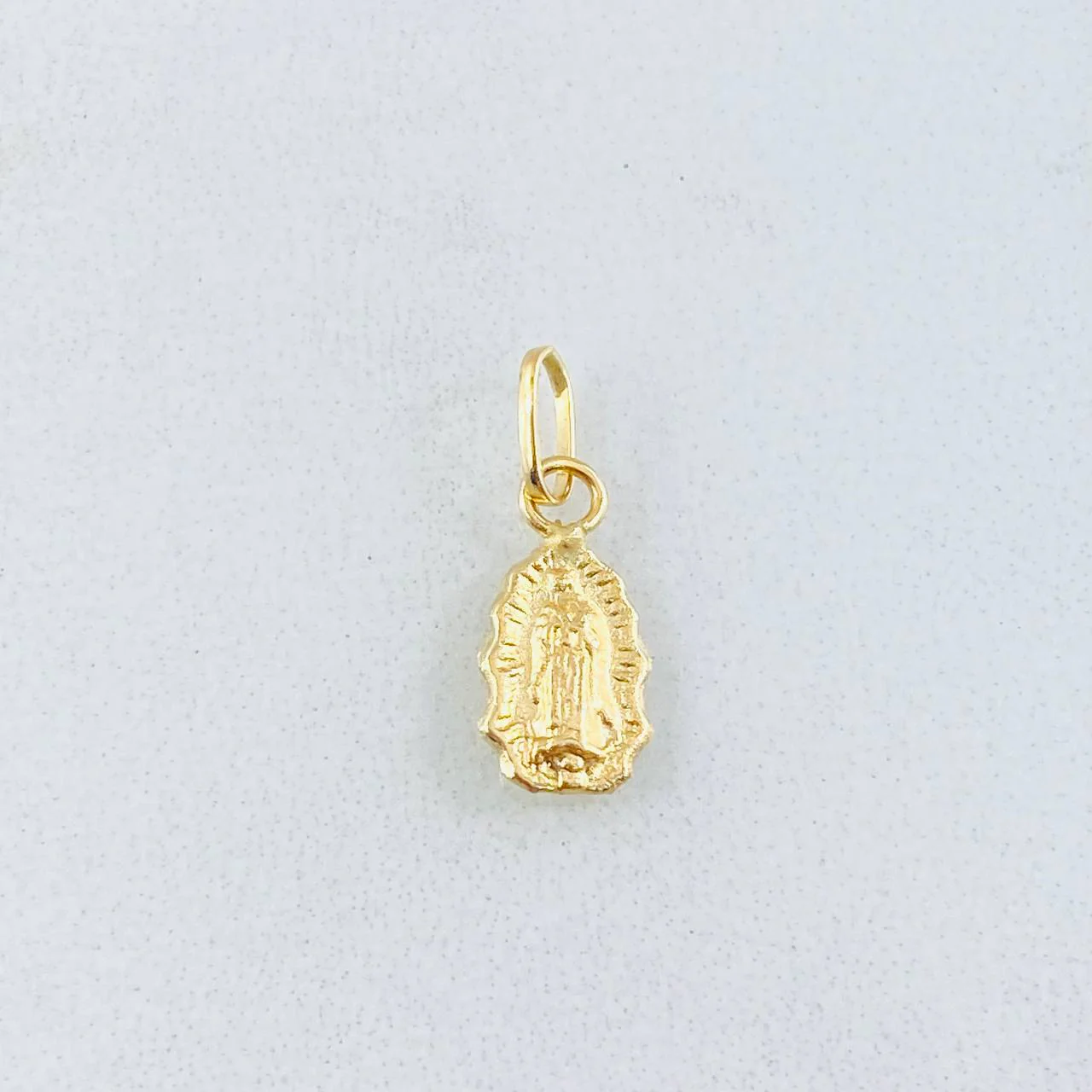 Dije Silueta Virgen Guadalupe 0.2g / 1.4cm Oro Amarillo 18K - Image 2