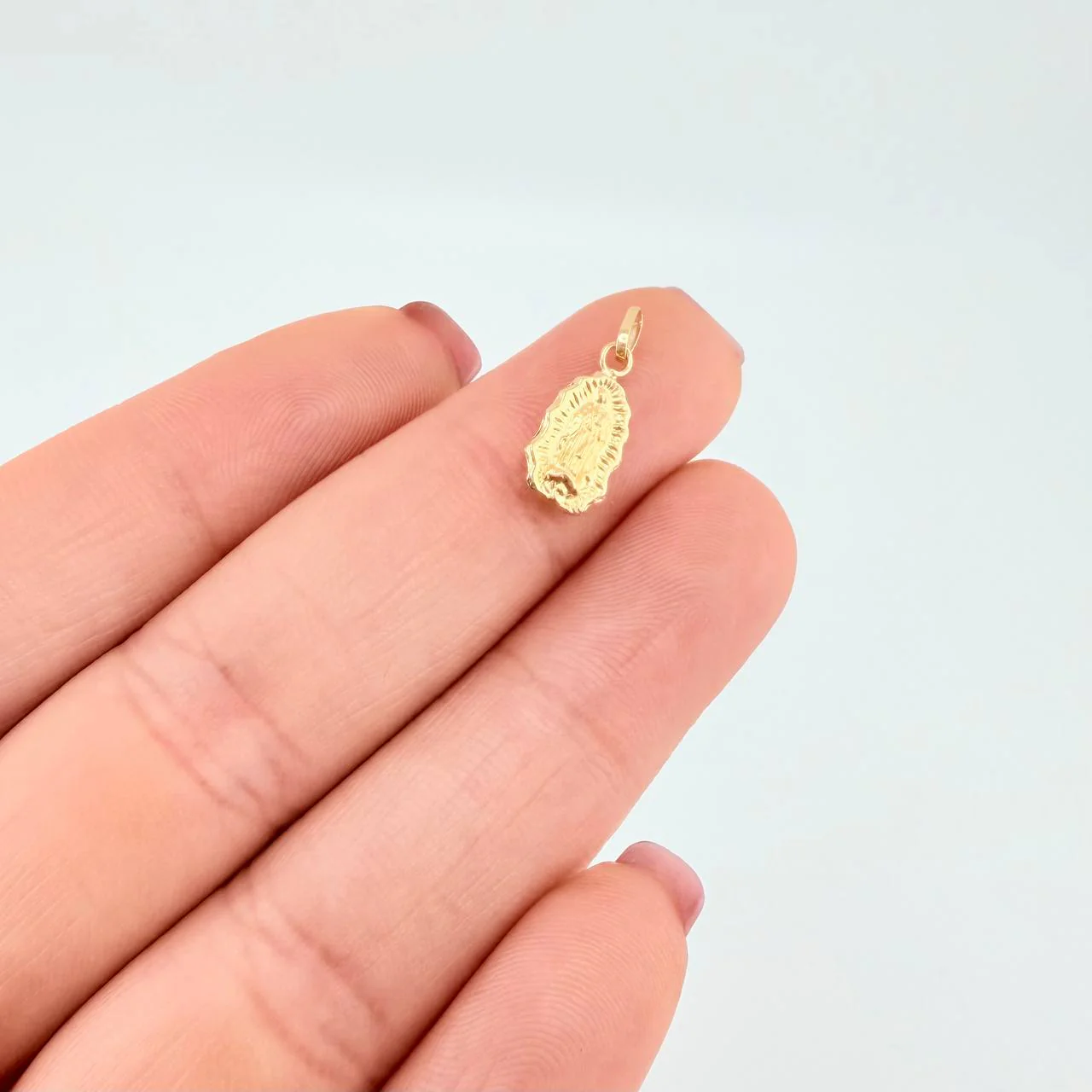 Dije Silueta Virgen Guadalupe 0.3g / 1.7cm Oro Amarillo 18K - Image 4