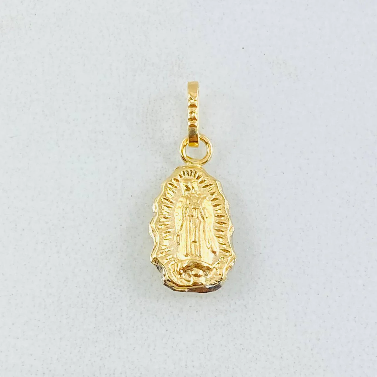 Dije Silueta Virgen Guadalupe 0.5g / 1.9cm Oro Amarillo 18K - Image 2