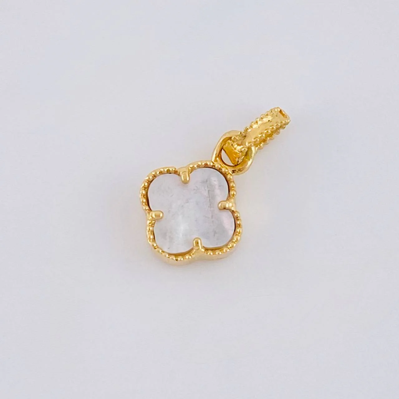 Dije Trebol 0.6 g / 1.1 cm Oro Amarillo 18K - Image 3