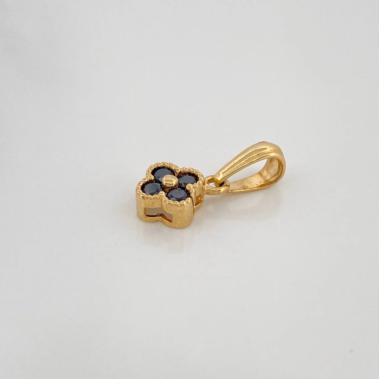 Dije Trebol 1.1 g / 1.7 cm Oro Amarillo 18K - Image 3