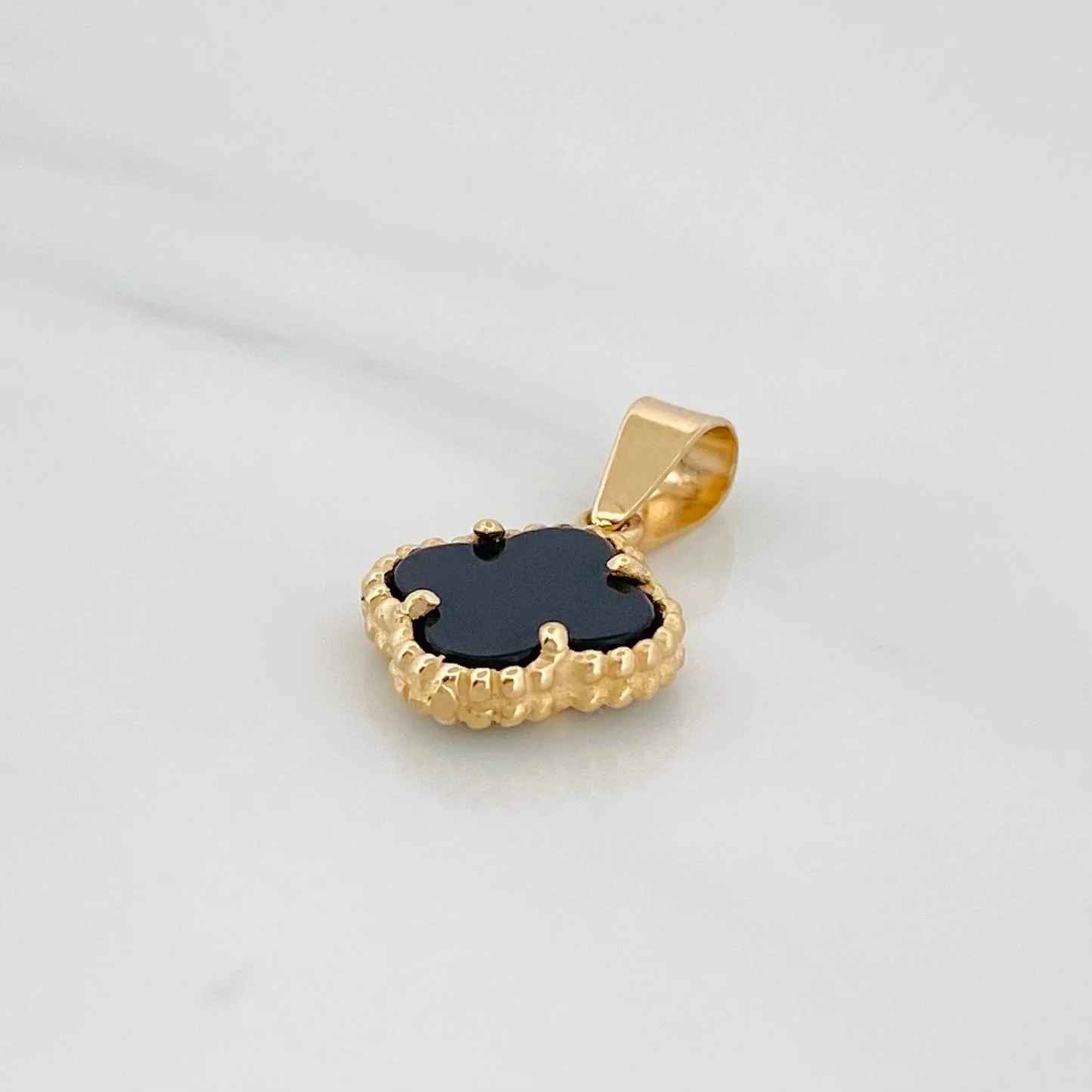 Dije Trebol 1.5 g / 2.1 cm Oro Amarillo 18K - Image 2