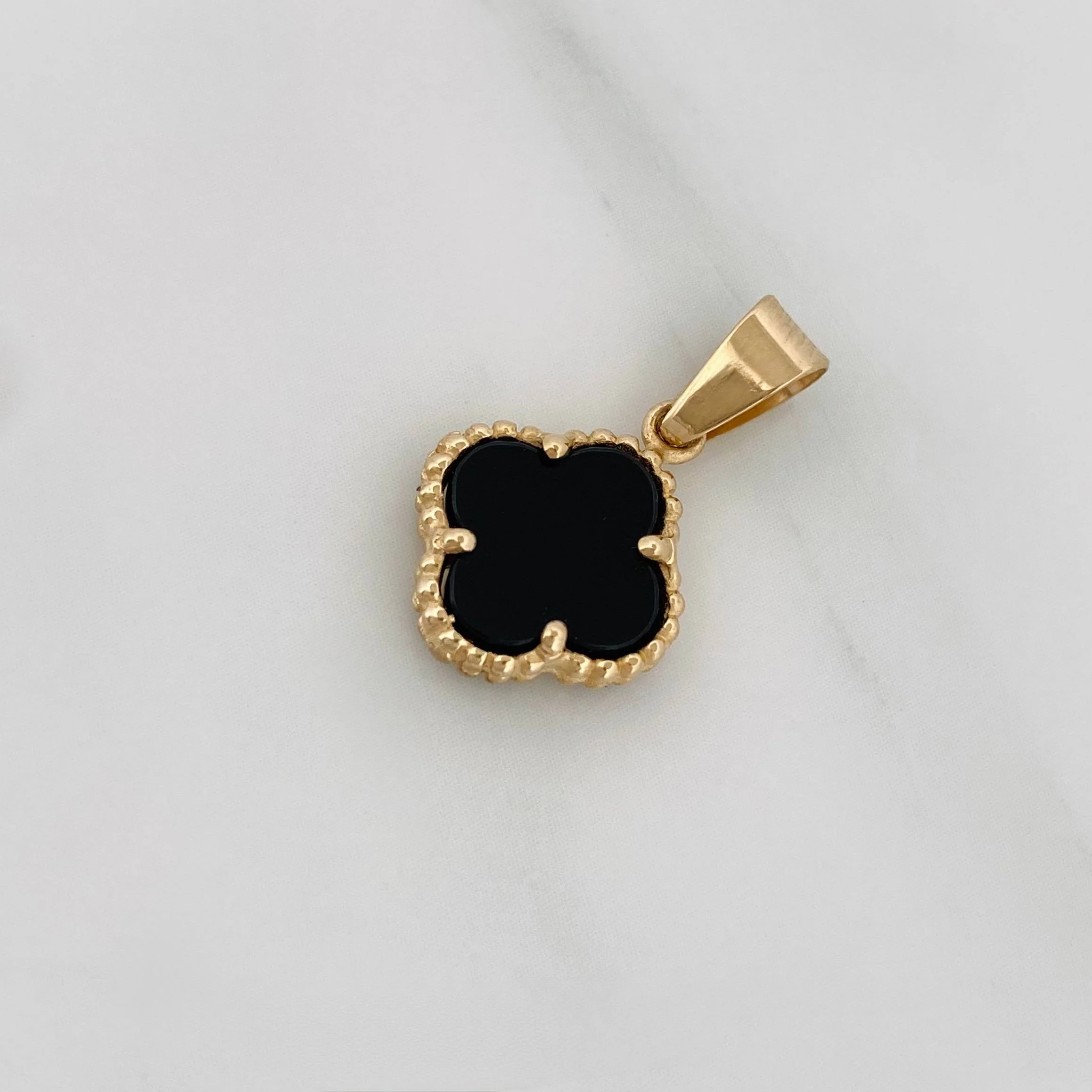 Dije Trebol 1.5 g / 2.1 cm Oro Amarillo 18K - Image 3