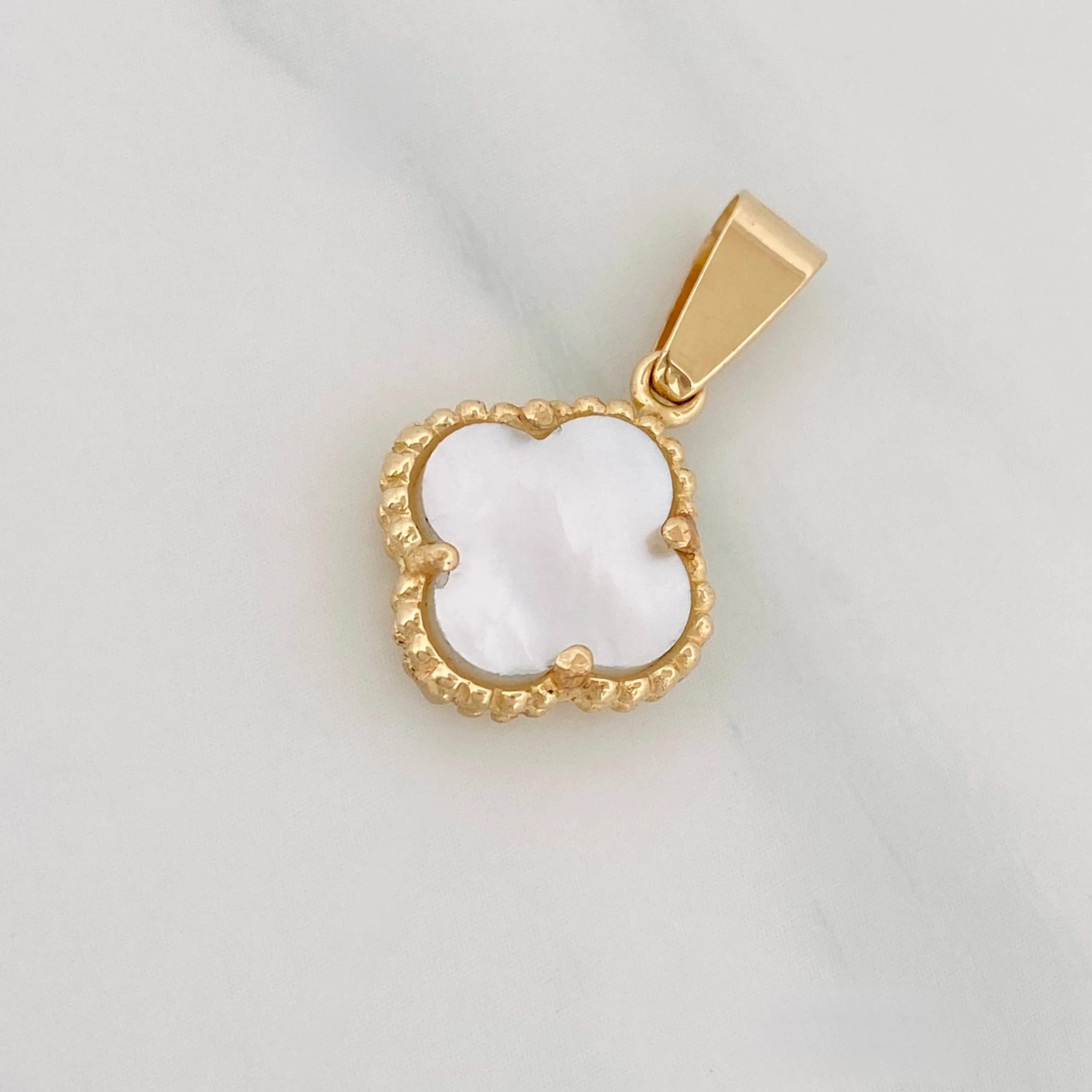 Dije Trébol 1.55 g / 2.1 cm Oro Amarillo 18K - Image 2