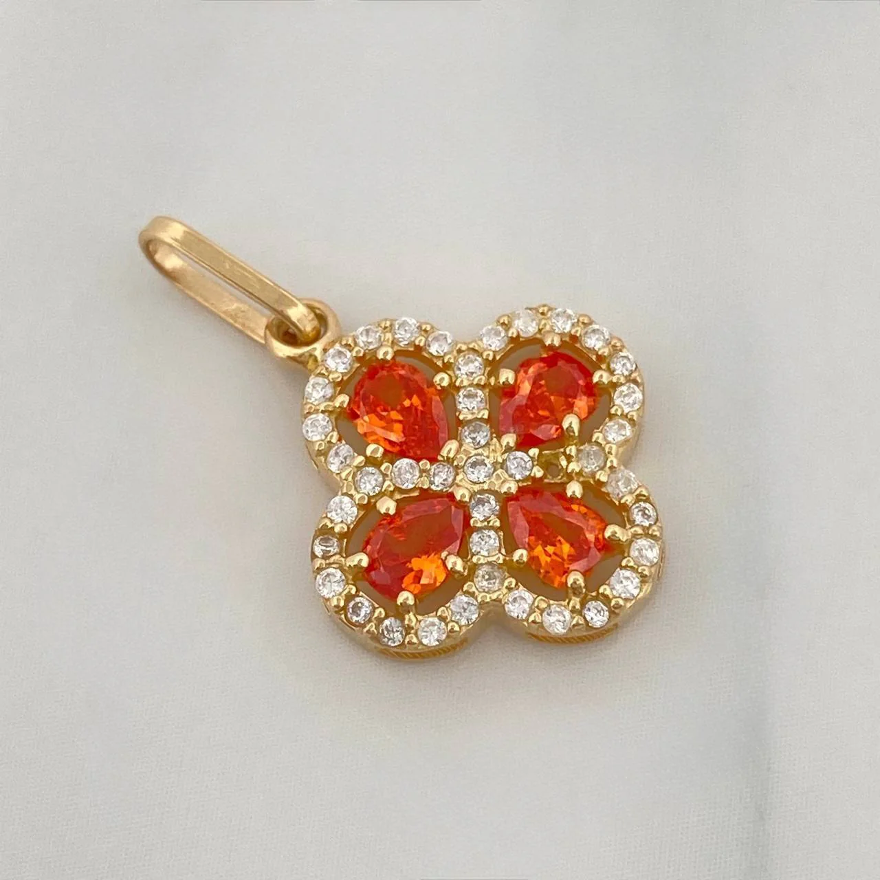 Dije Trebol 1.7 g / 2.3 cm Oro Amarillo 18K - Image 3