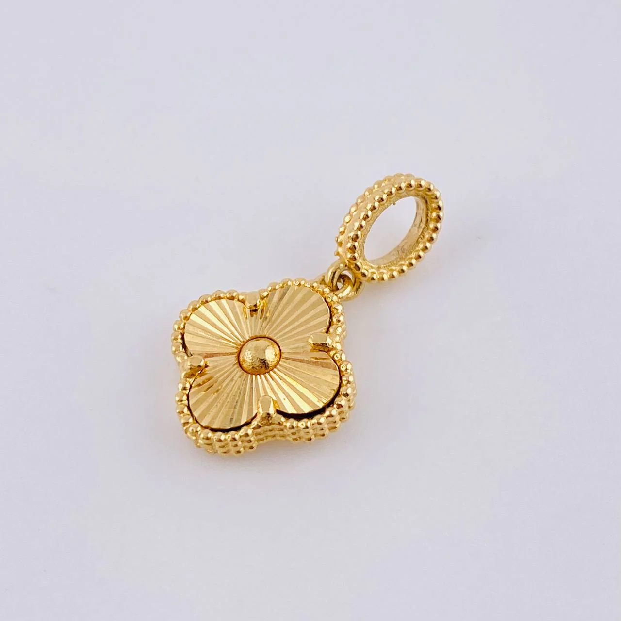 Dije Trebol 2.3gr / 2.1cm / Oro Amarillo 18K * - Image 2