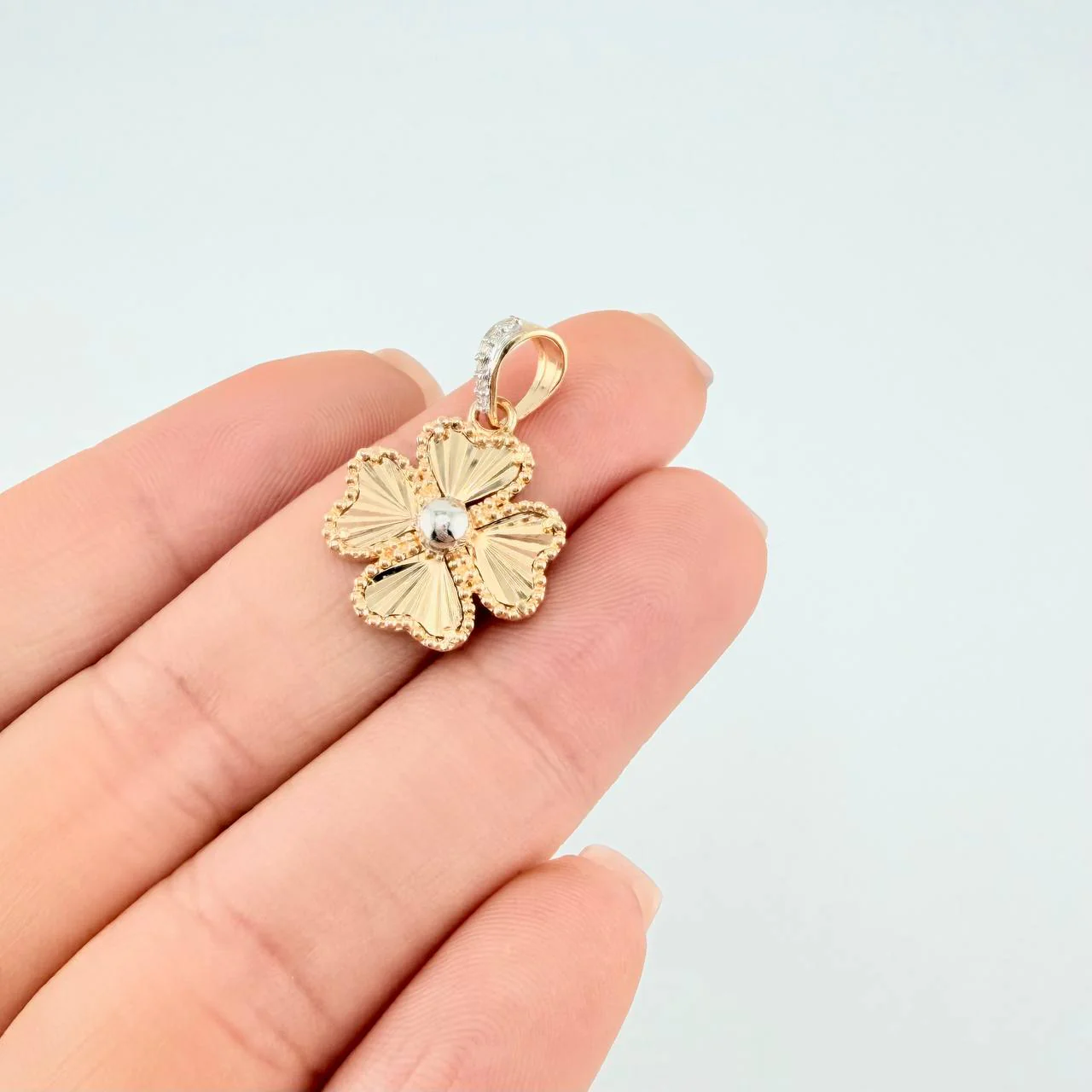 Dije Trebol 2.8 g / 2.5 cm Dos Oros Amarillo Blanco 18K - Image 5