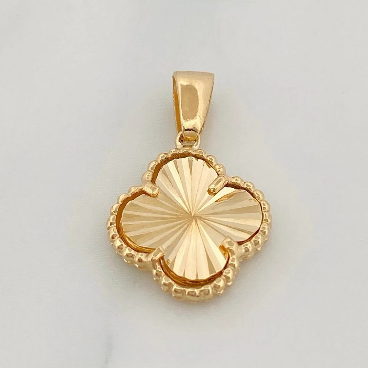 Dije Trebol 3.25 g / 2.5 cm Oro Amarillo 18K
