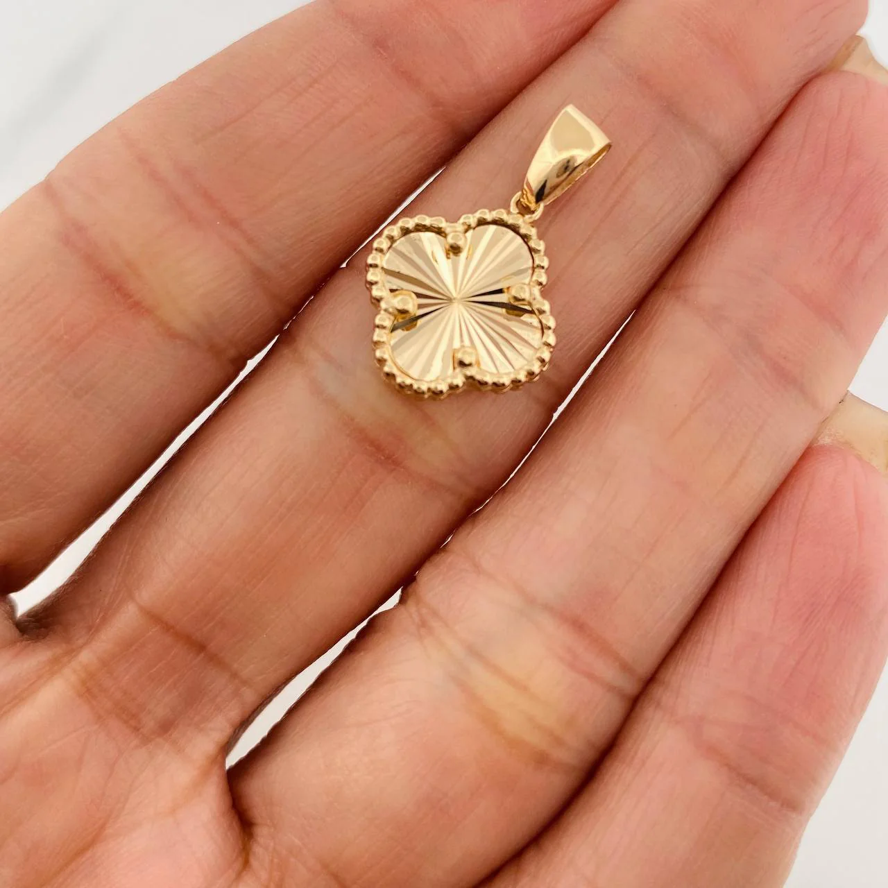 Dije Trebol 3 g / 2.5 cm Oro Amarillo 18K - Image 4