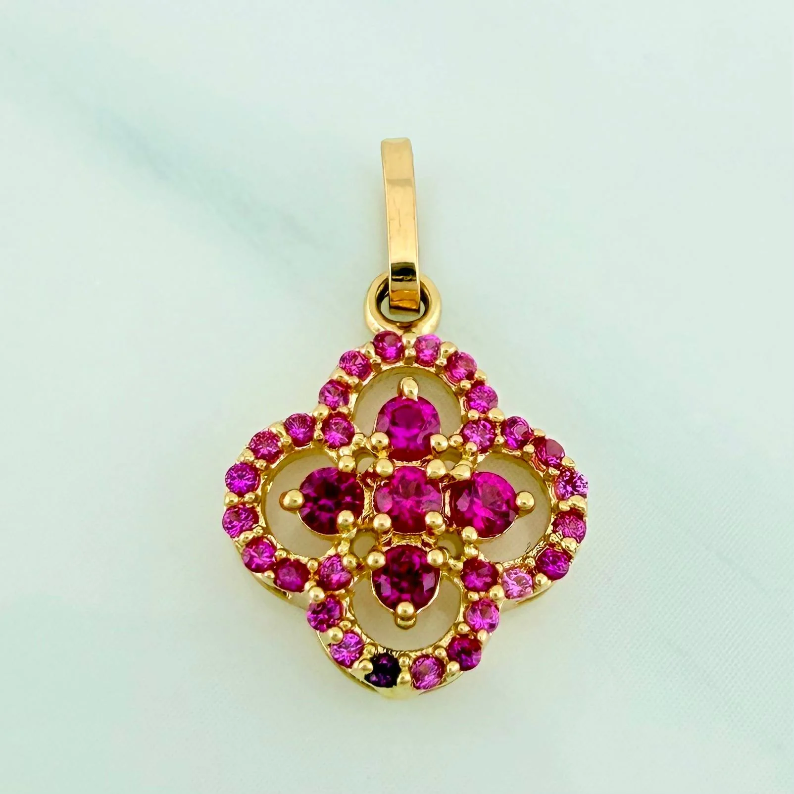 Dije Trebol Doble 1.45 g / 1.9 cm Oro Amarillo 18K