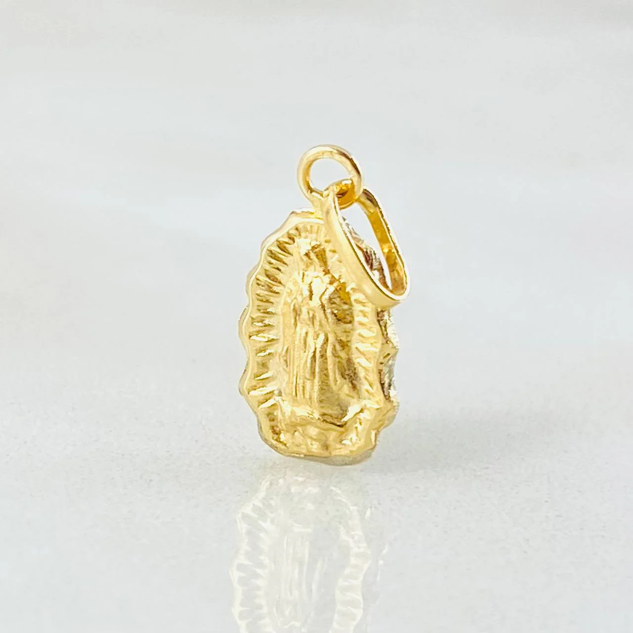 Dije Virge Guadalupe Silueta 0.35gr / 1.5cm / Oro Amarillo 18K * - Image 4
