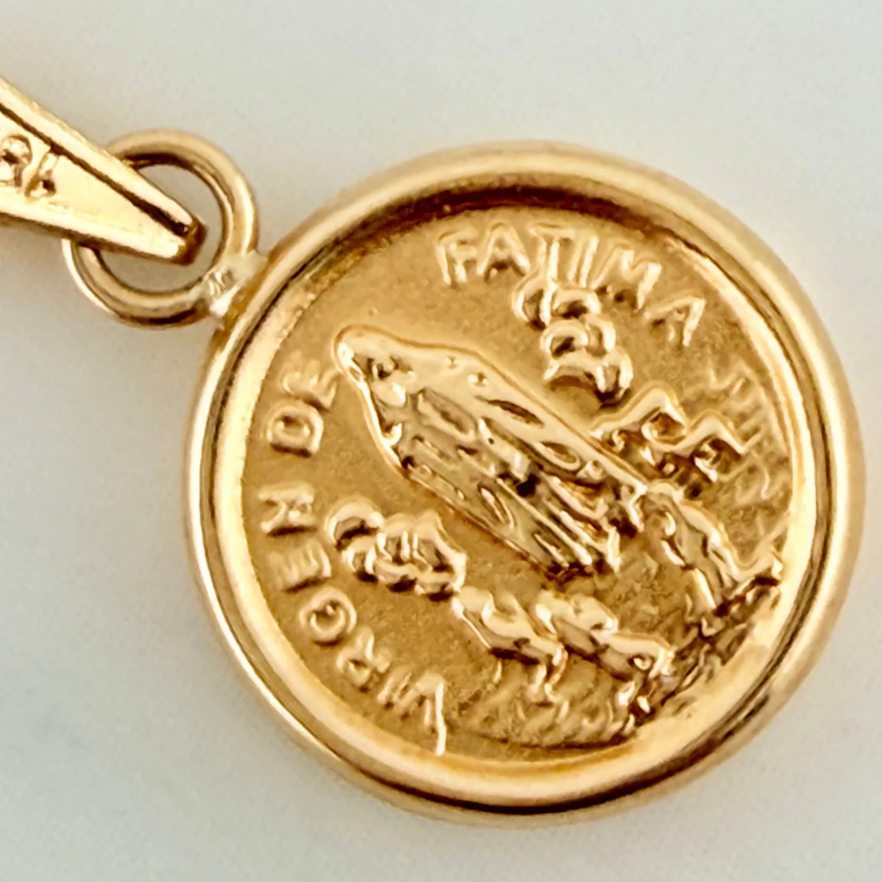 Dije Virgen de Fatima 0.55gr / 1.6cm / Oro Amarillo 18K % - Image 3