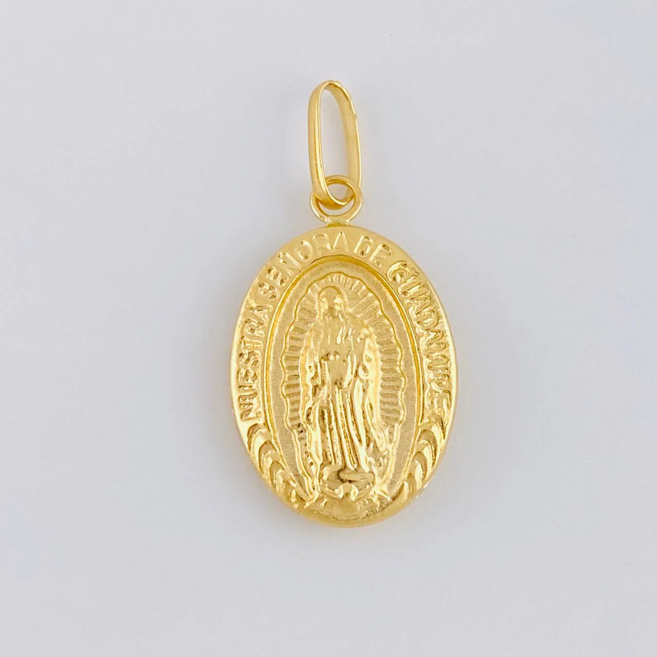 Dije Virgen De Guadalupe 1.15 g / 2.6 cm Oro Amarillo 18K - Image 3
