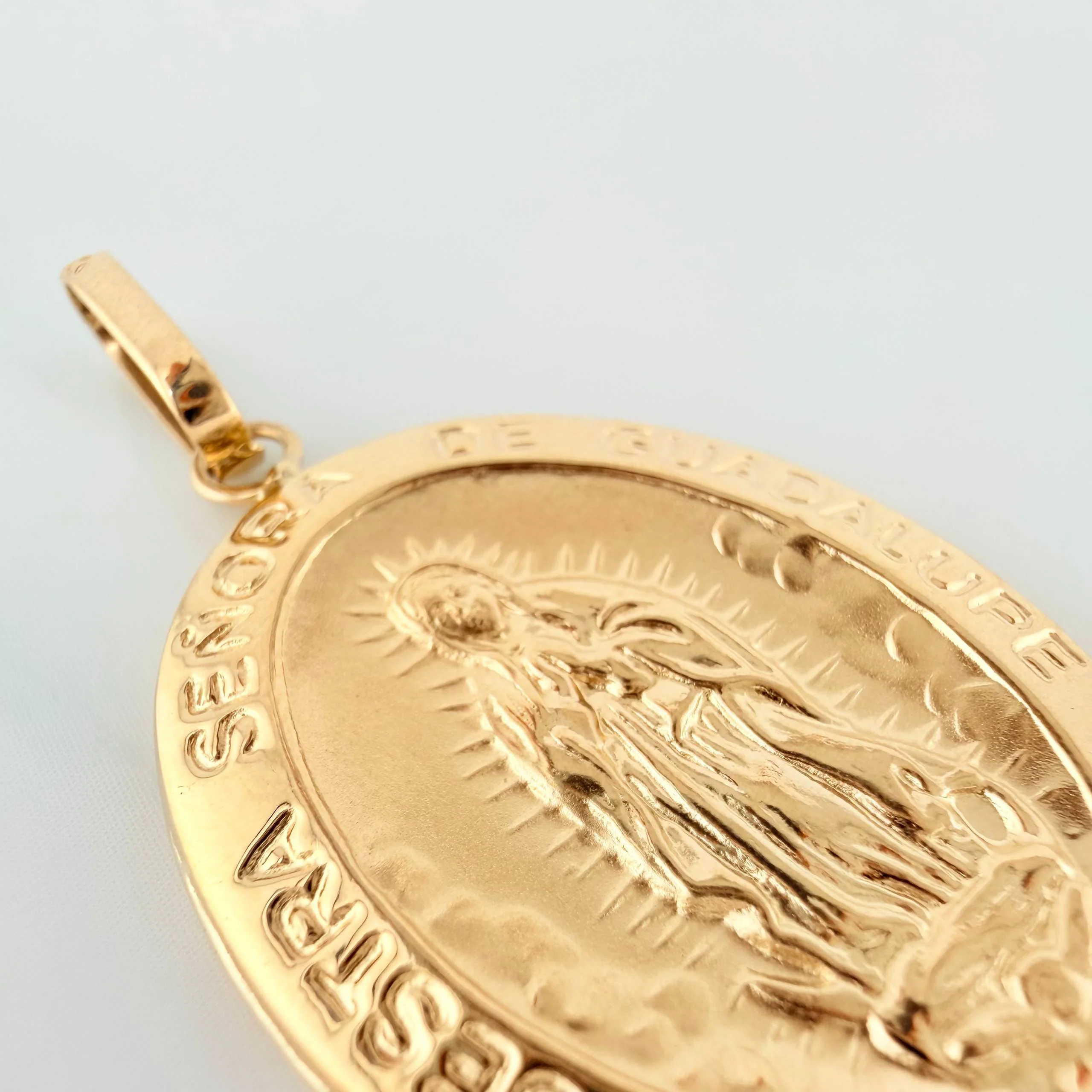 Dije Virgen De Guadalupe 3.2 g / 4.3 cm Oro Amarillo 18K - Image 3