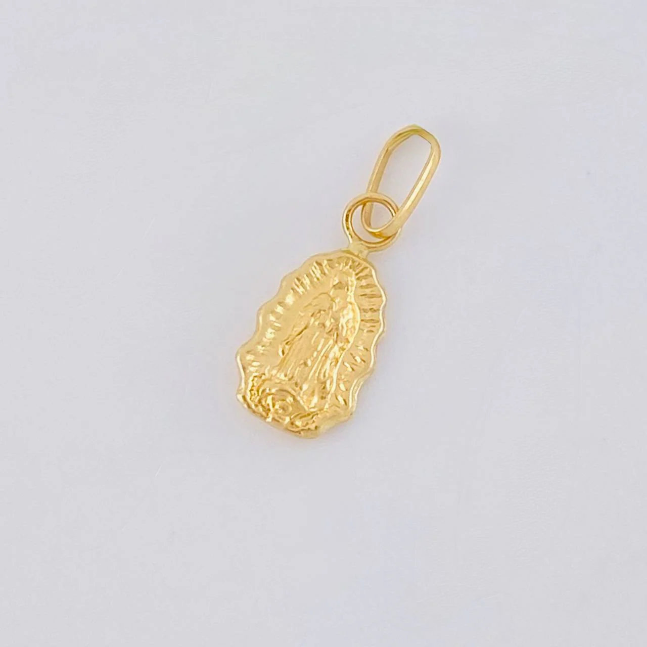 Dije Virgen Guadalupe 0.35 g / 1.6 cm Oro Amarillo 18K - Image 3