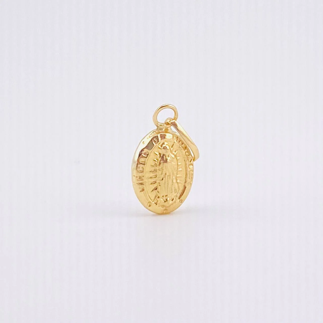 Dije Virgen Guadalupe 0.3gr / 1.6cm / Oro Amarillo 18K - Image 3