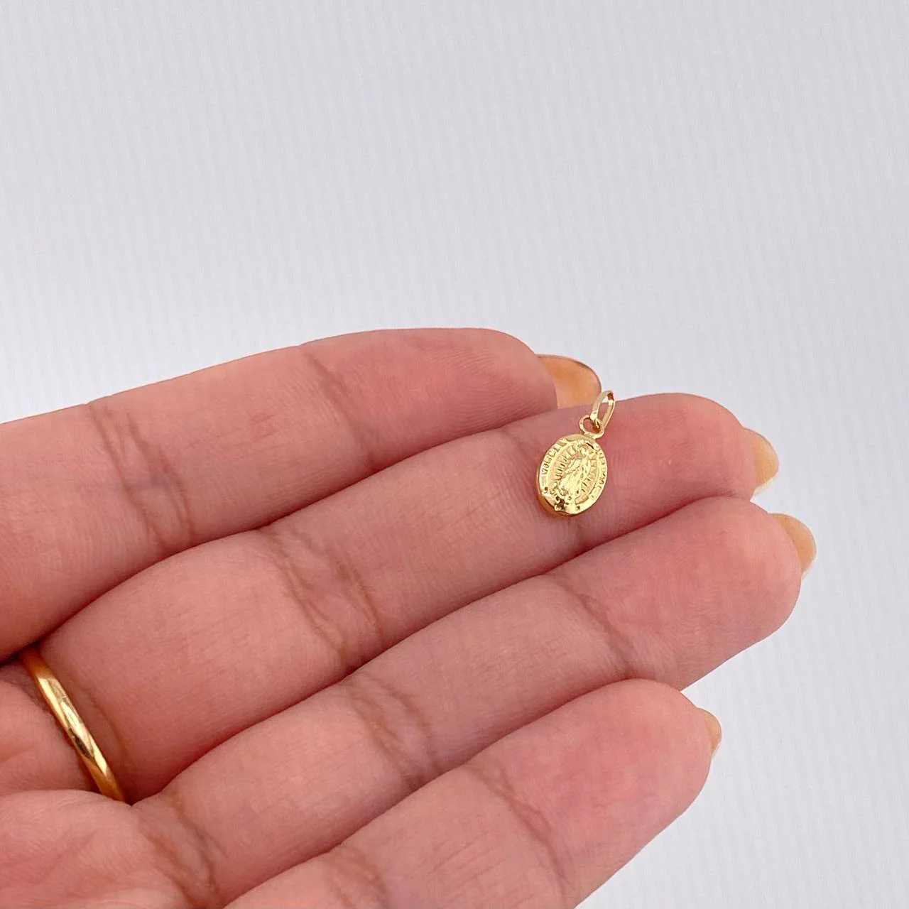 Dije Virgen Guadalupe 0.4 g / 1.7 cm Oro Amarillo 18K - Image 4