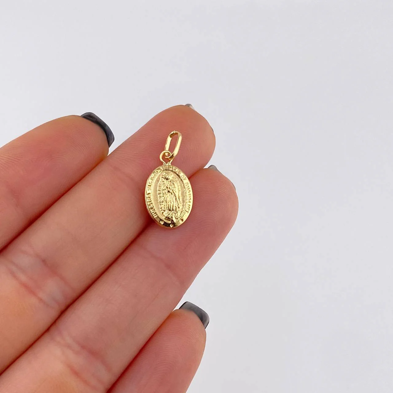 Dije Virgen Guadalupe 0.55 g / 1.9 cm Oro Amarillo 18K - Image 4