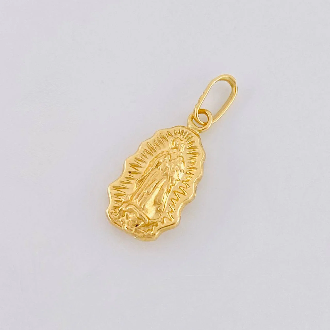 Dije Virgen Guadalupe 0.55 g / 1.9 cm Oro Amarillo 18K - Image 3