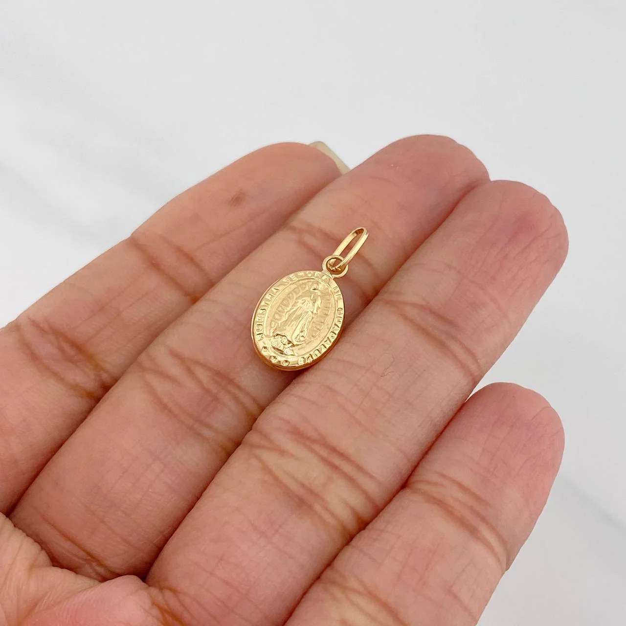 Dije Virgen Guadalupe 0.6 g / 2 cm Oro Amarillo 18K - Image 4