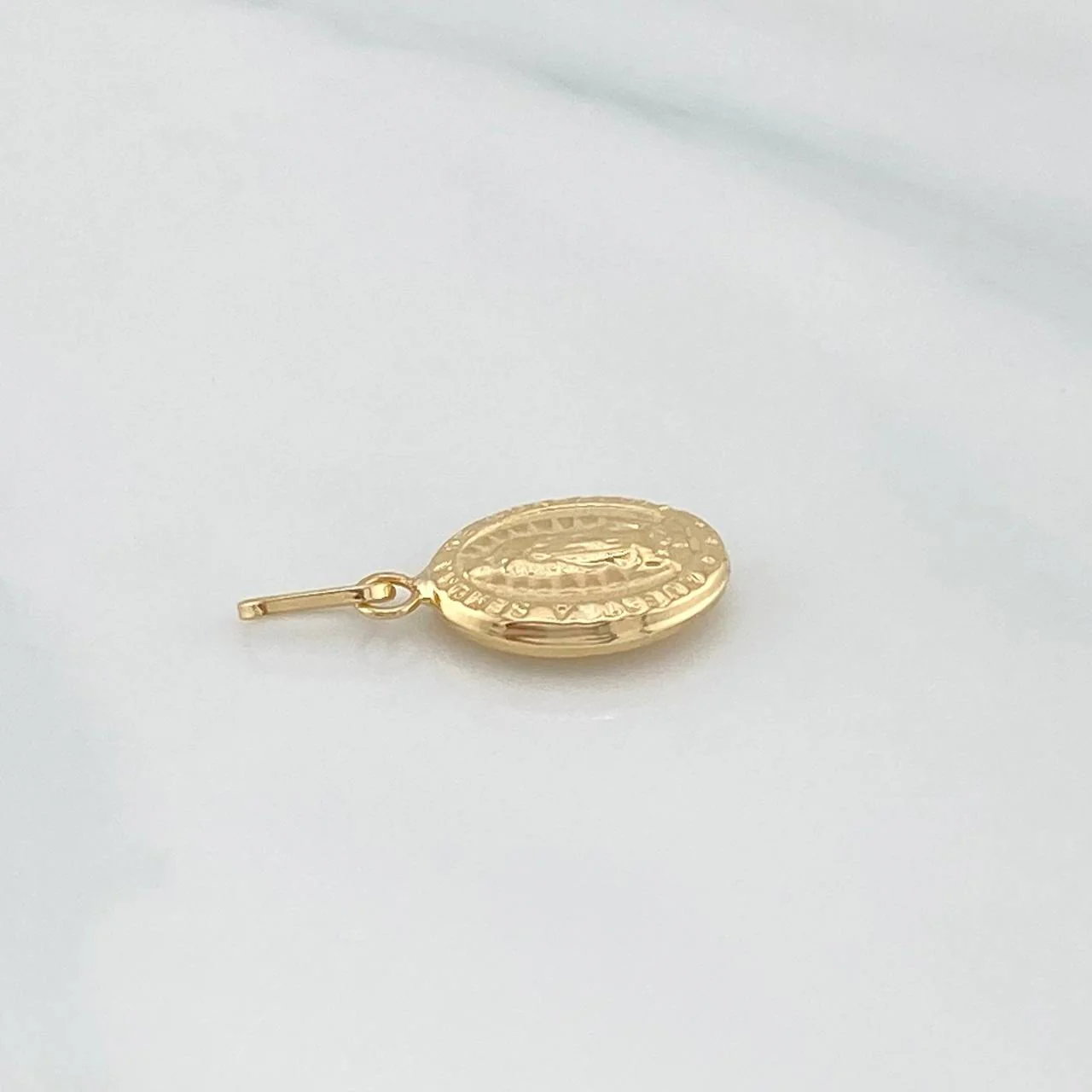 Dije Virgen Guadalupe 0.65 g / 2.1 cm Oro Amarillo 18K - Image 3
