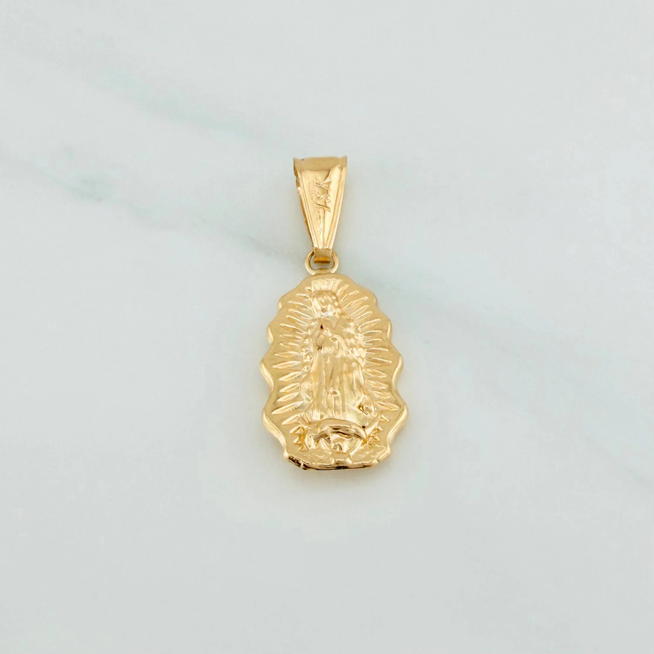 Dije Virgen Guadalupe 1.25 g / 3.1 cm Oro Amarillo 18K - Image 2