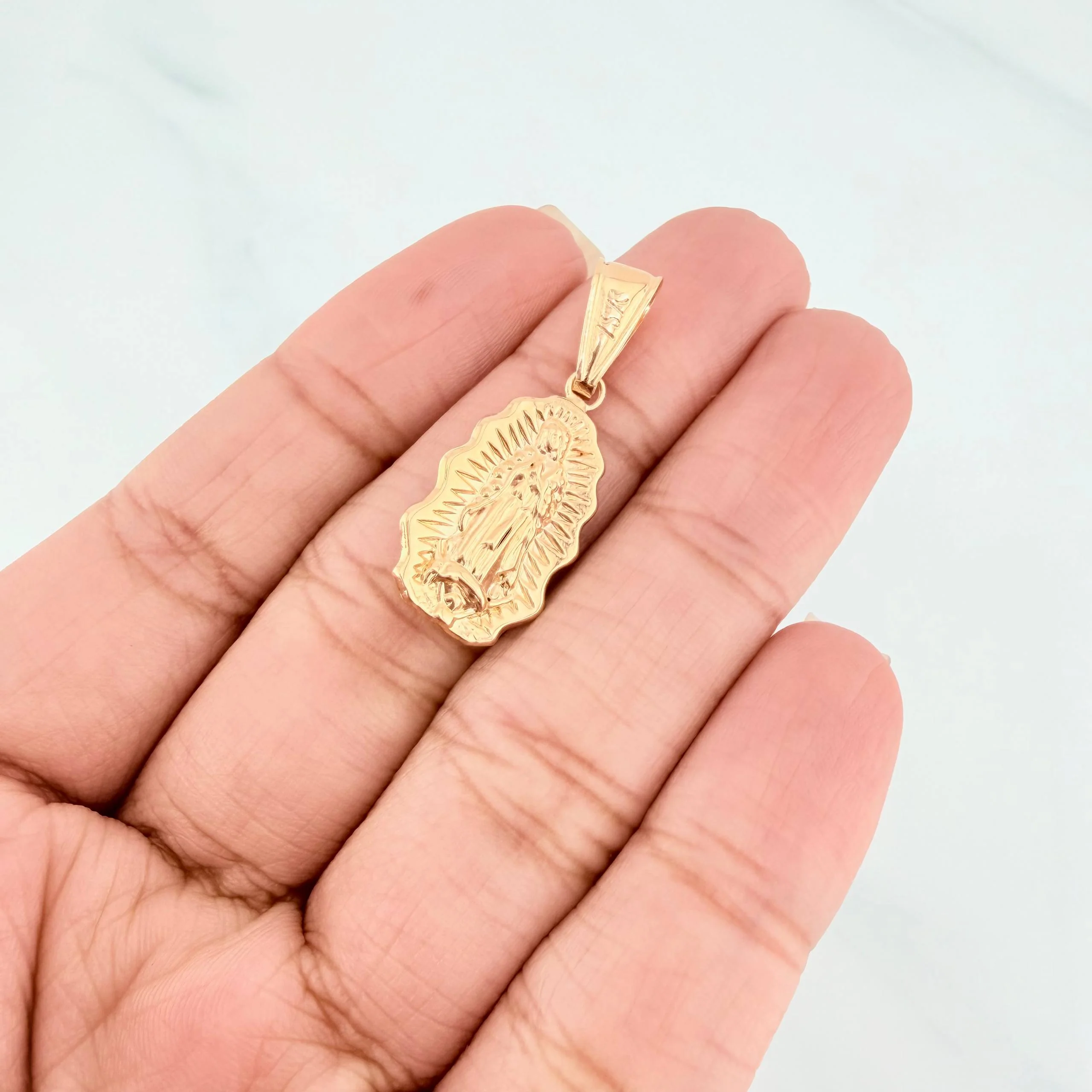 Dije Virgen Guadalupe 1.25 g / 3.1 cm Oro Amarillo 18K - Image 4