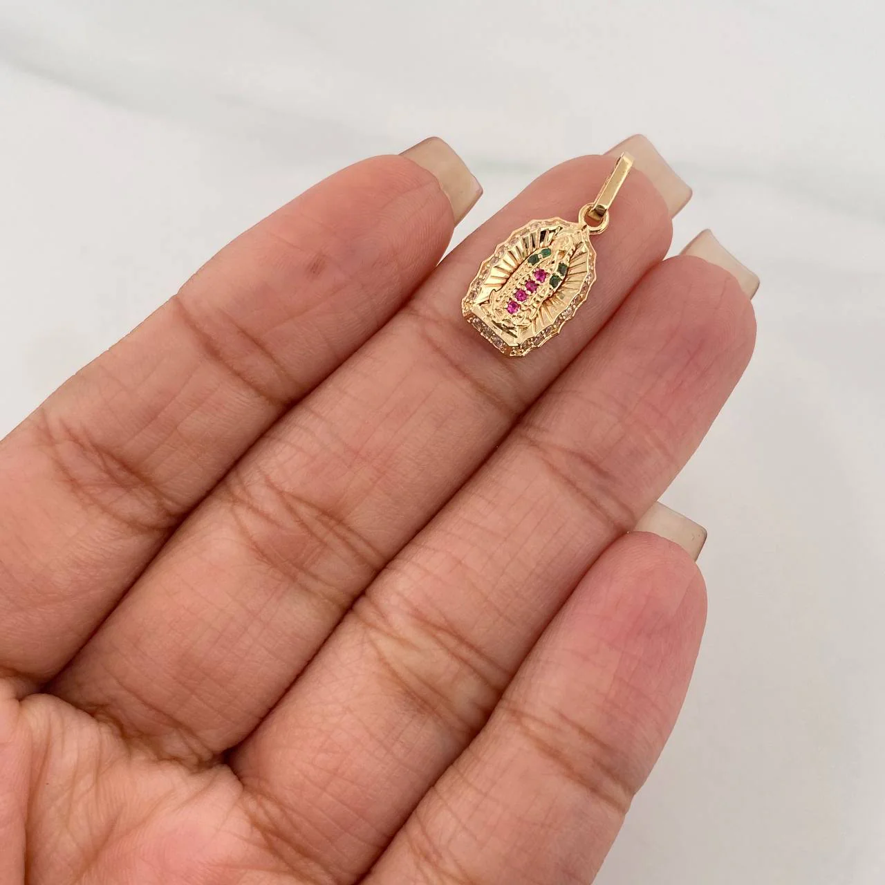 Dije Virgen Guadalupe 1.3 g / 2.2 cm Oro Amarillo 18K - Image 4