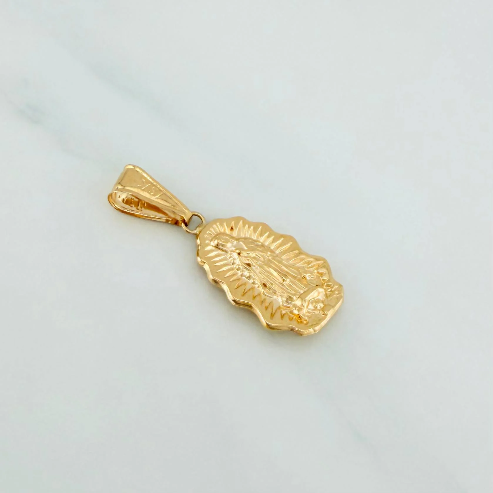 Dije Virgen Guadalupe 1.3 g / 3.1 cm Oro Amarillo 18K - Image 3