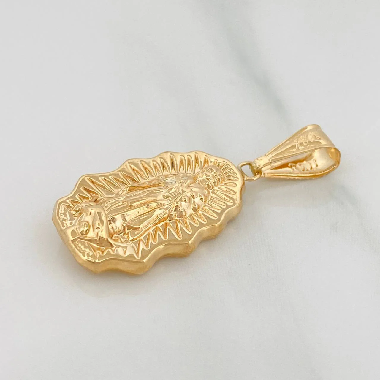 Dije Virgen Guadalupe 1.55 g / 3.5 cm Oro Amarillo 18K - Image 2