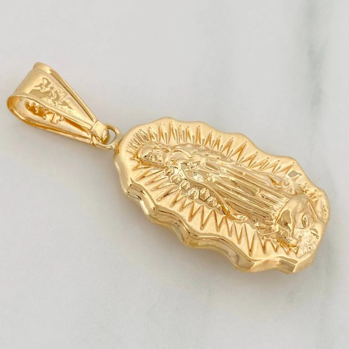 Dije Virgen Guadalupe 1.55 g / 3.5 cm Oro Amarillo 18K - Image 3