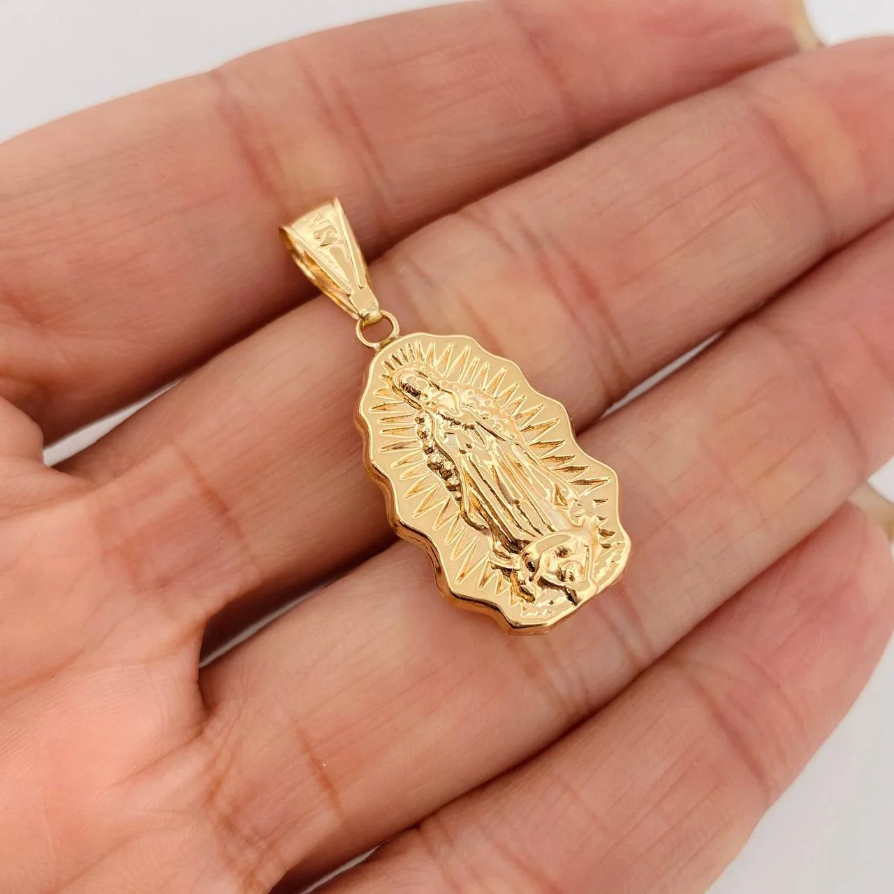 Dije Virgen Guadalupe 1.55 g / 3.5 cm Oro Amarillo 18K - Image 4