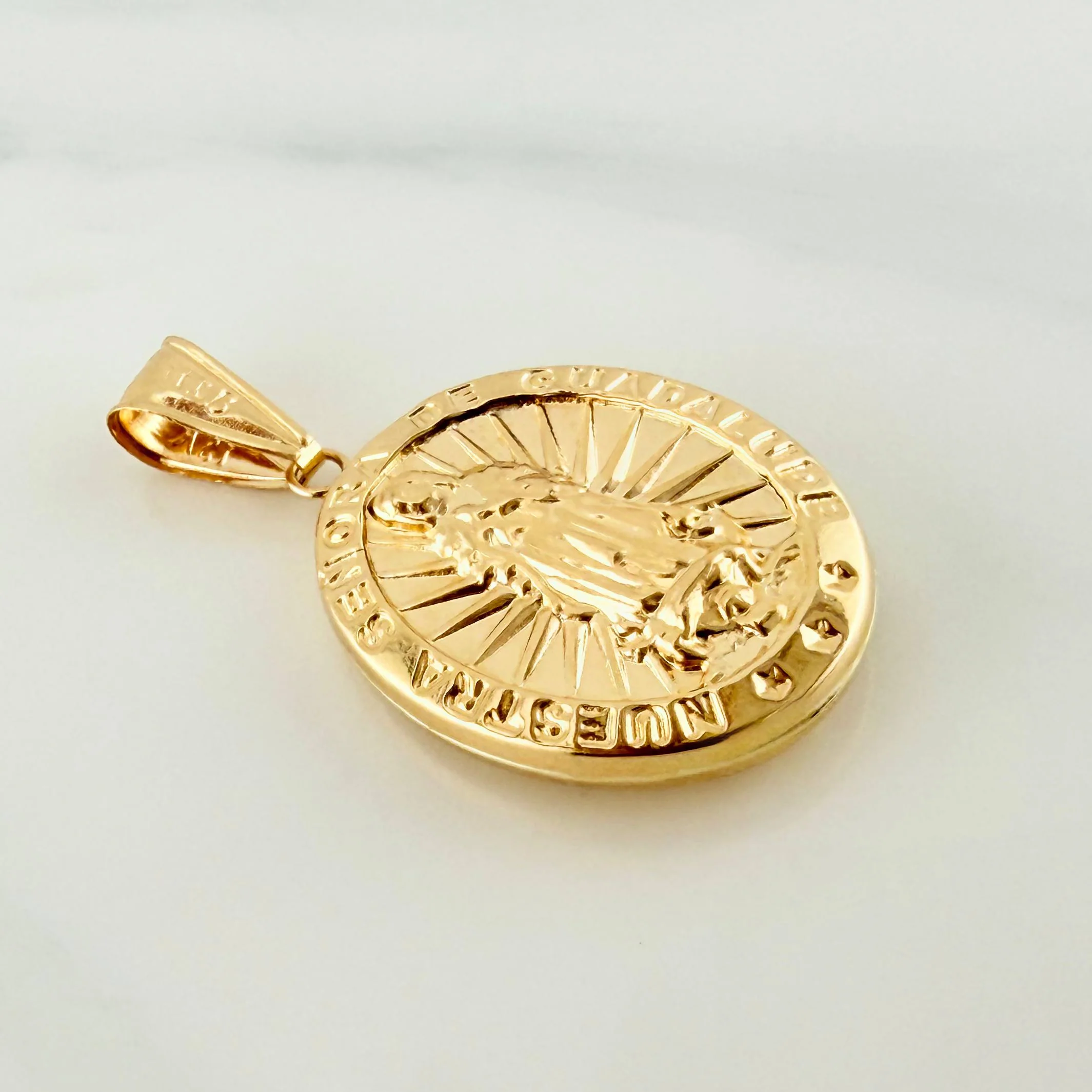 Dije Virgen Guadalupe 2.4 g / 3.7 cm Oro Amarillo 18K - Image 2