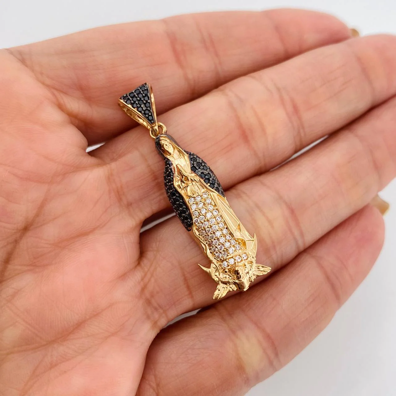 Dije Virgen Guadalupe 4.5g / 4cm Dos Oros Negro Amarillo 18K - Image 4
