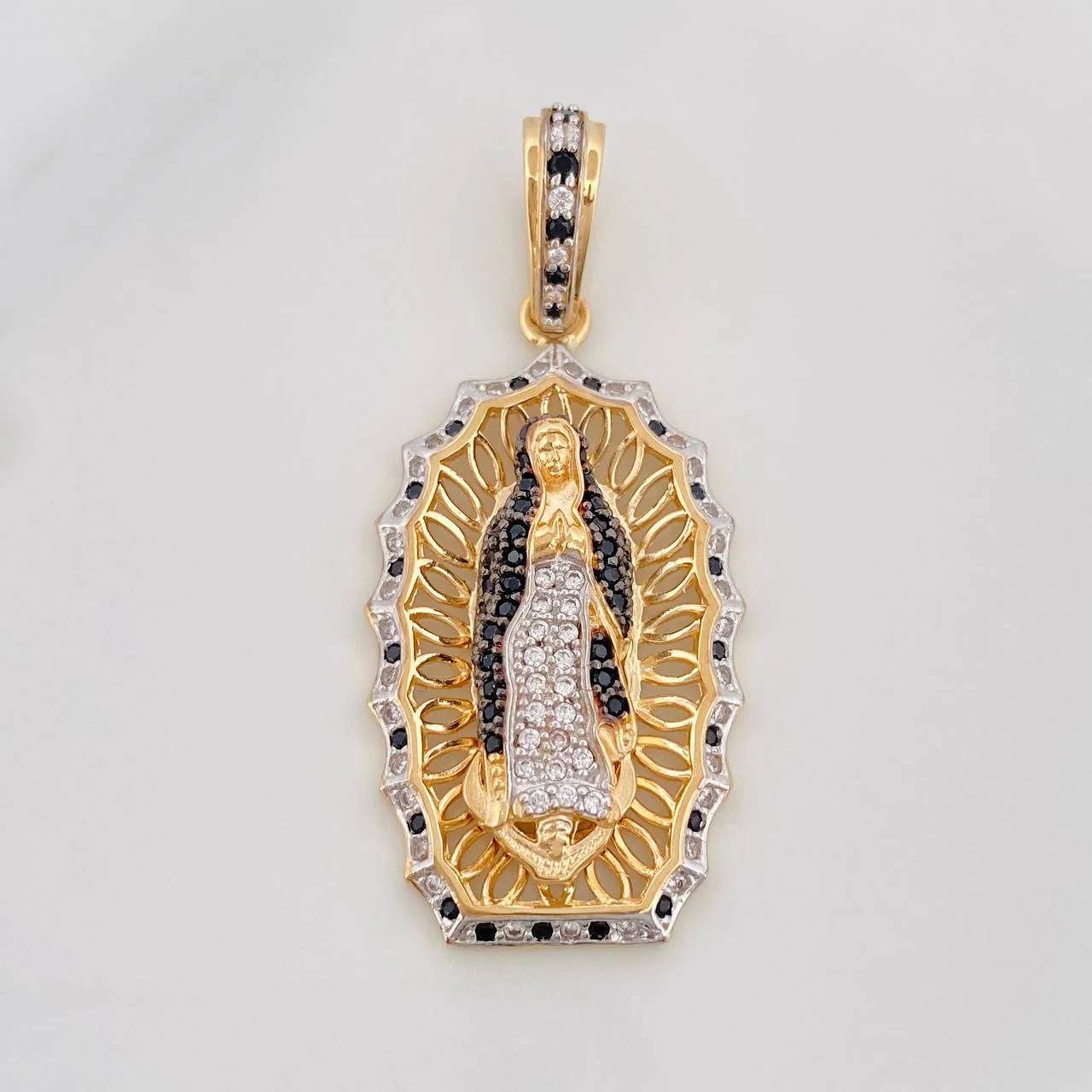 Dije Virgen Guadalupe 6g / 4.1cm Tres Oros 18K