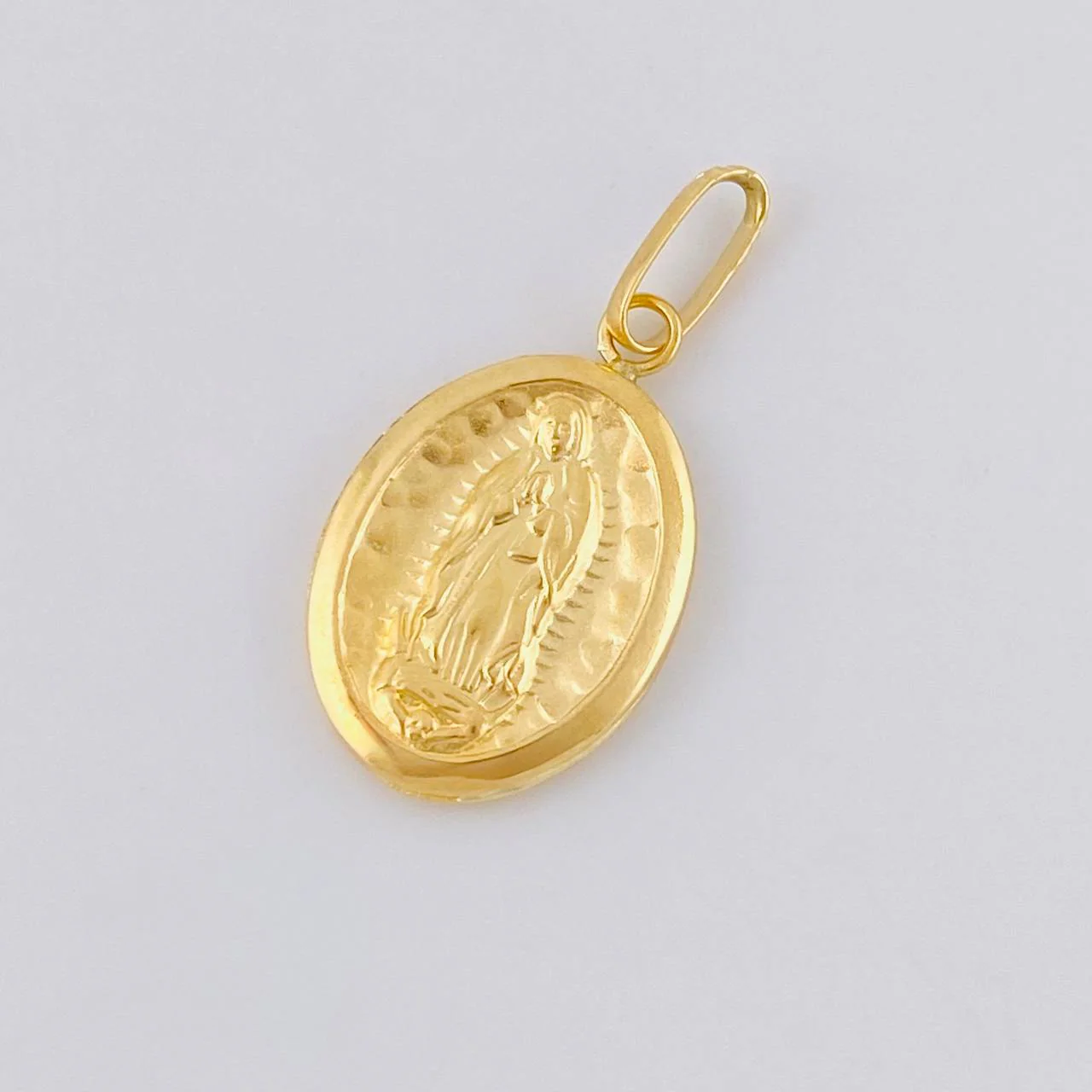 Dije Virgen Guadalupe Plana 0.95 g / 2.6 cm Oro Amarillo 18K - Image 2