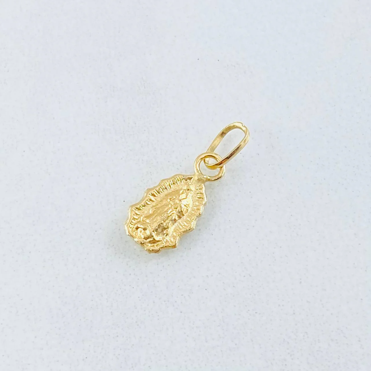 Dije Virgen Guadalupe Silueta 0.3gr / 1.5cm / Oro Amarillo 18K © - Image 3