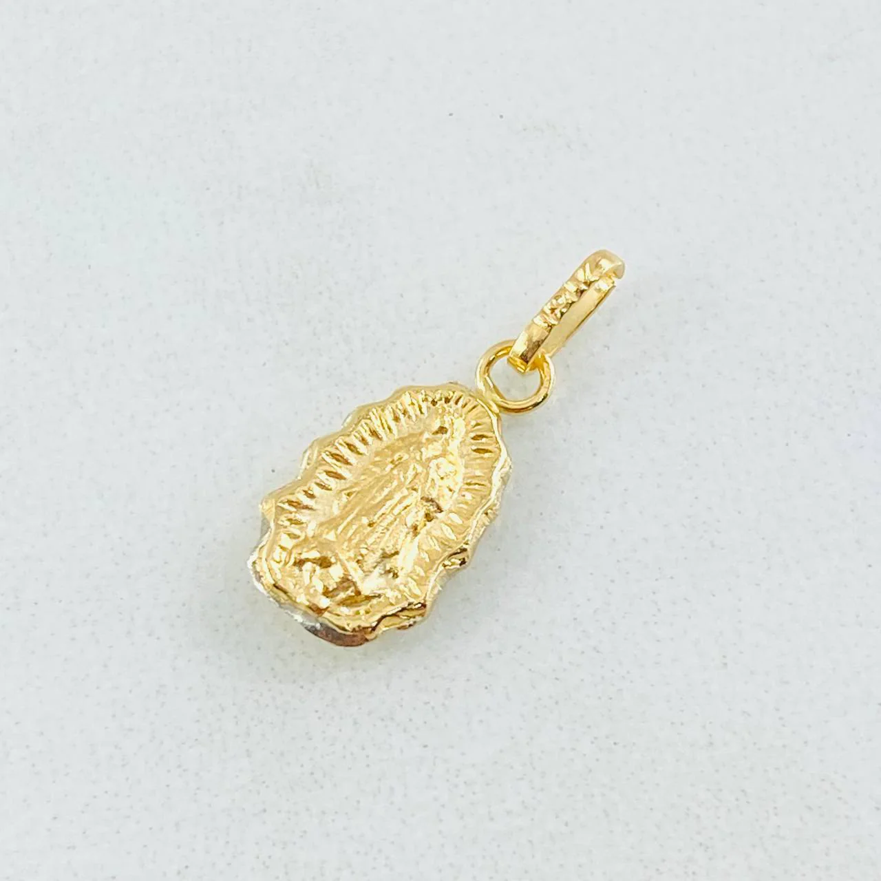 Dije Virgen Guadalupe Silueta 0.55gr / 2cm / Oro Amarillo 18K © - Image 3