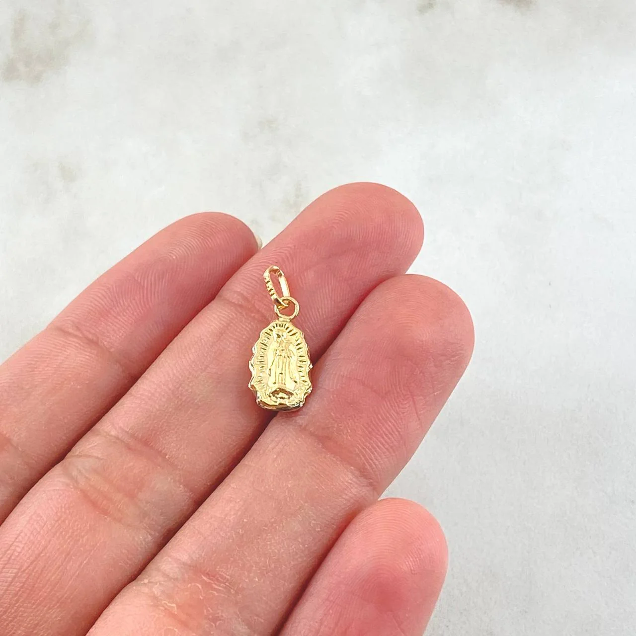 Dije Virgen Guadalupe Siueta 0.5gr / 1.8cm / Oro Amarillo 18K - Image 4