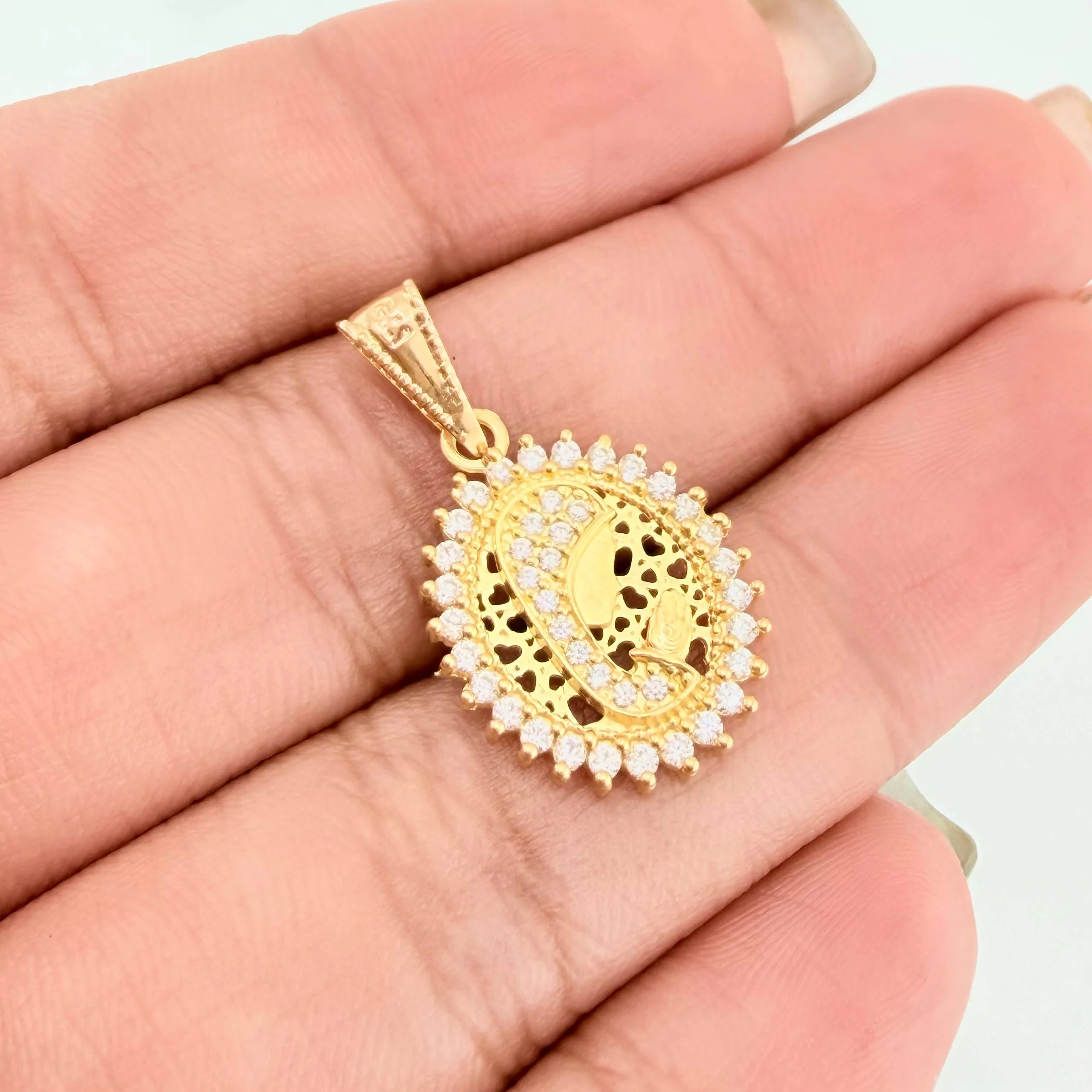 Dije Virgen Maria 1.7 g / 2.3 cm Oro Amarillo 18K - Image 4