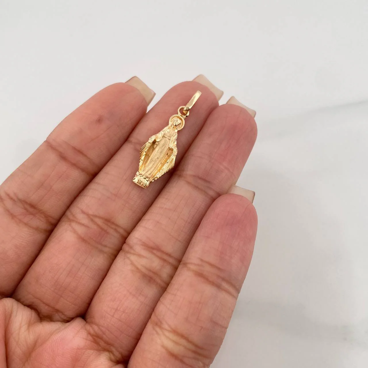 Dije Virgen Milagrosa 2.15 g / 2.8 cm Oro Amarillo 18K - Image 4