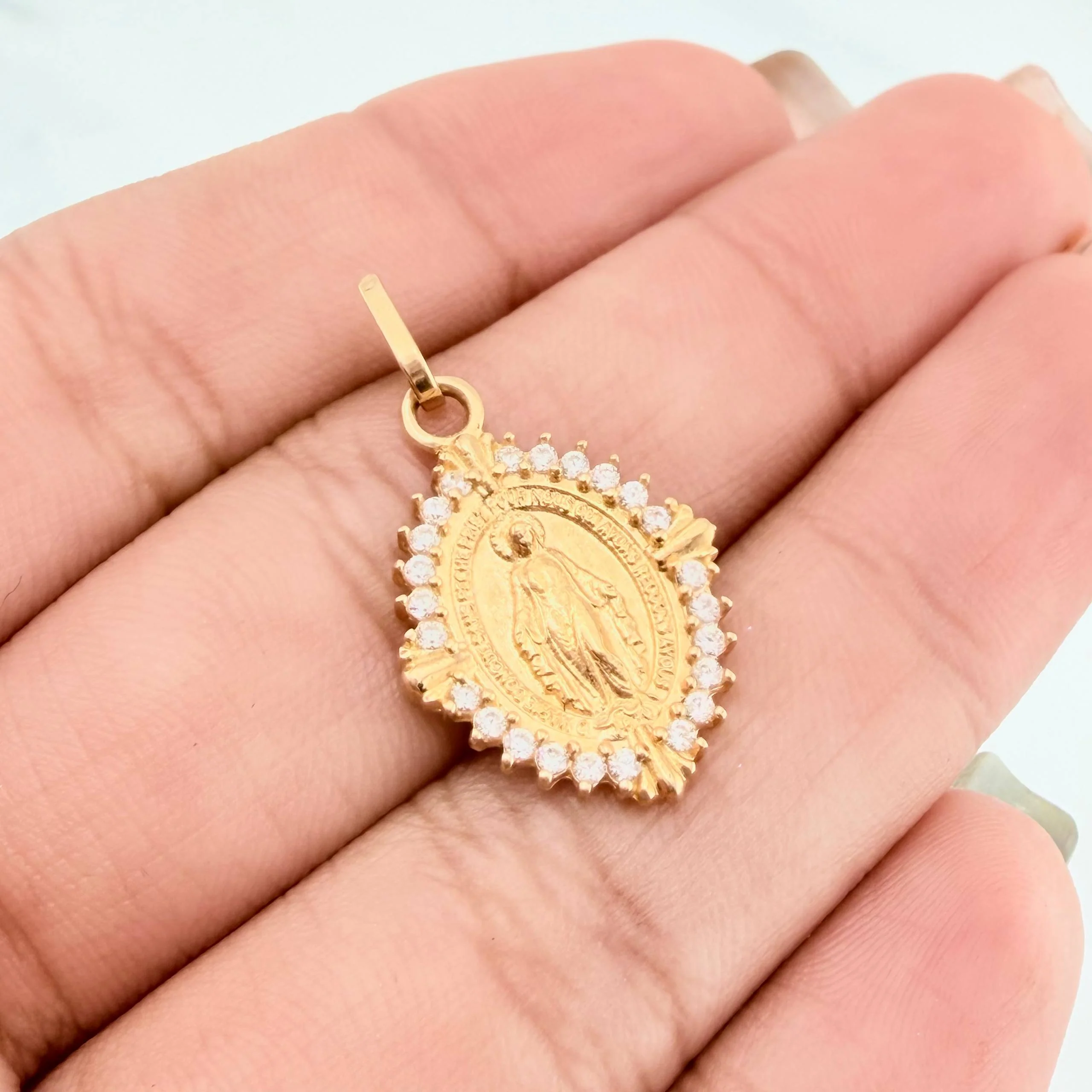 Dije Virgen Milagrosa 2.3 g / 2.5 cm Oro Amarillo 18K - Image 4