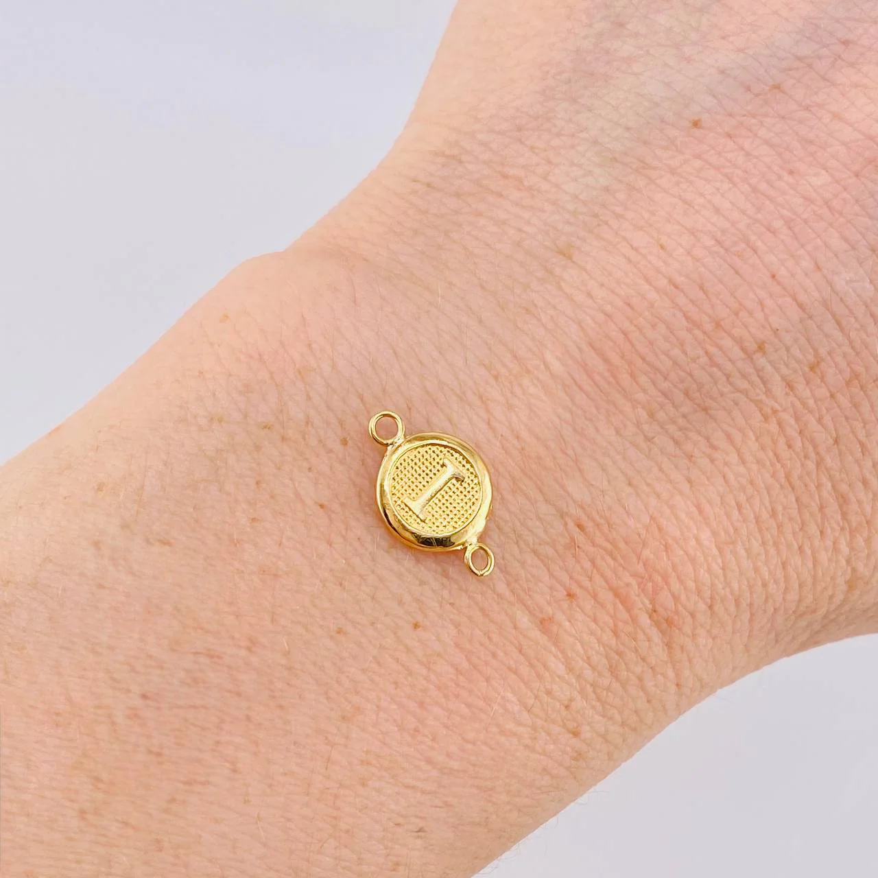 Herraje Circulo Letra I 0.4g / 1.5cm Oro Amarillo 18K - Image 4