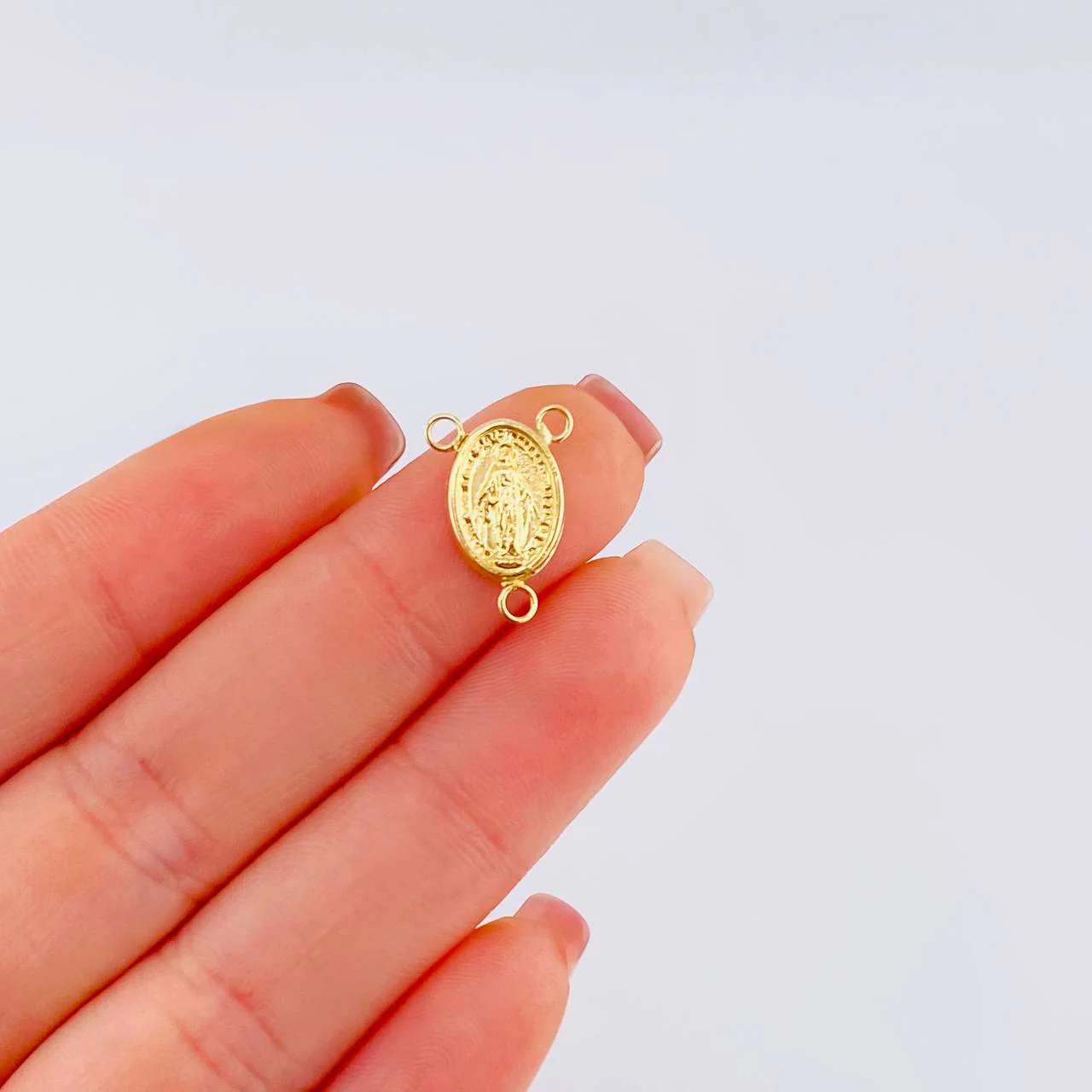 Herraje Crucero Virgen De La Milagrosa 0.6 g / 1.5 cm Oro Amarillo 18K - Image 4
